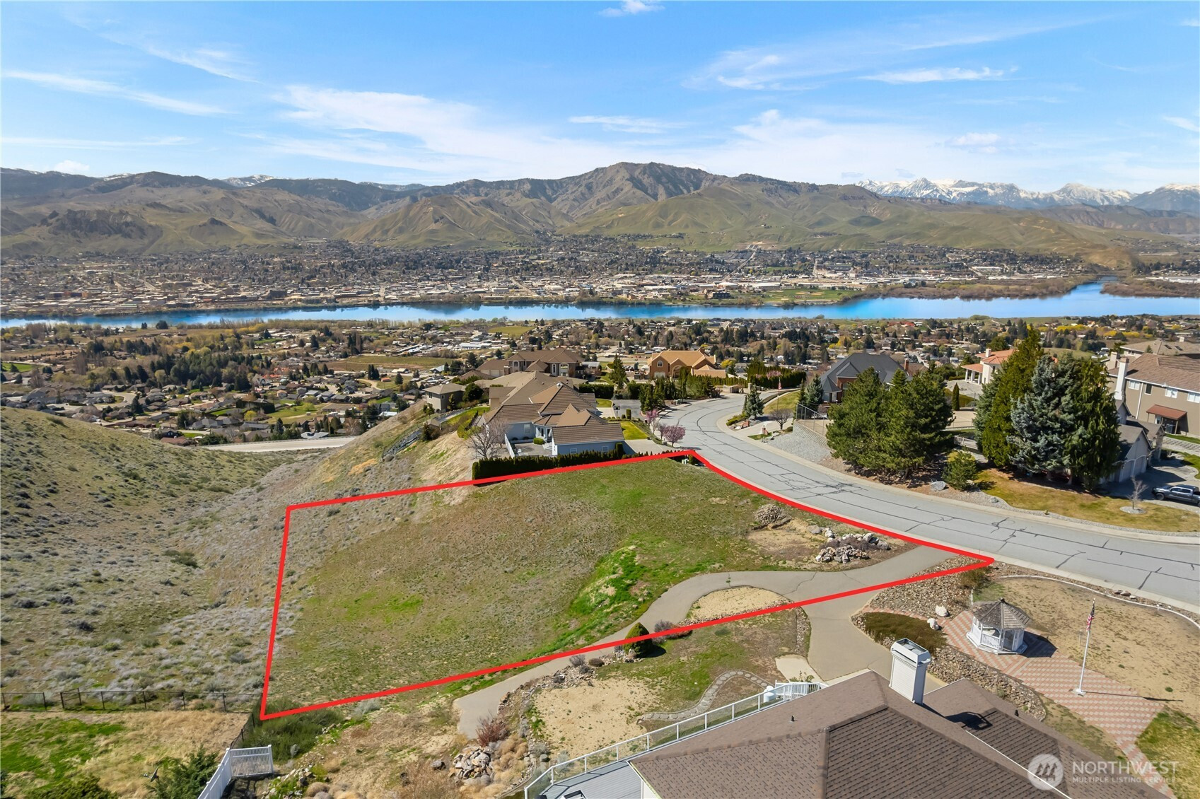 2450 Twin Peaks View, East Wenatchee, WA 98802