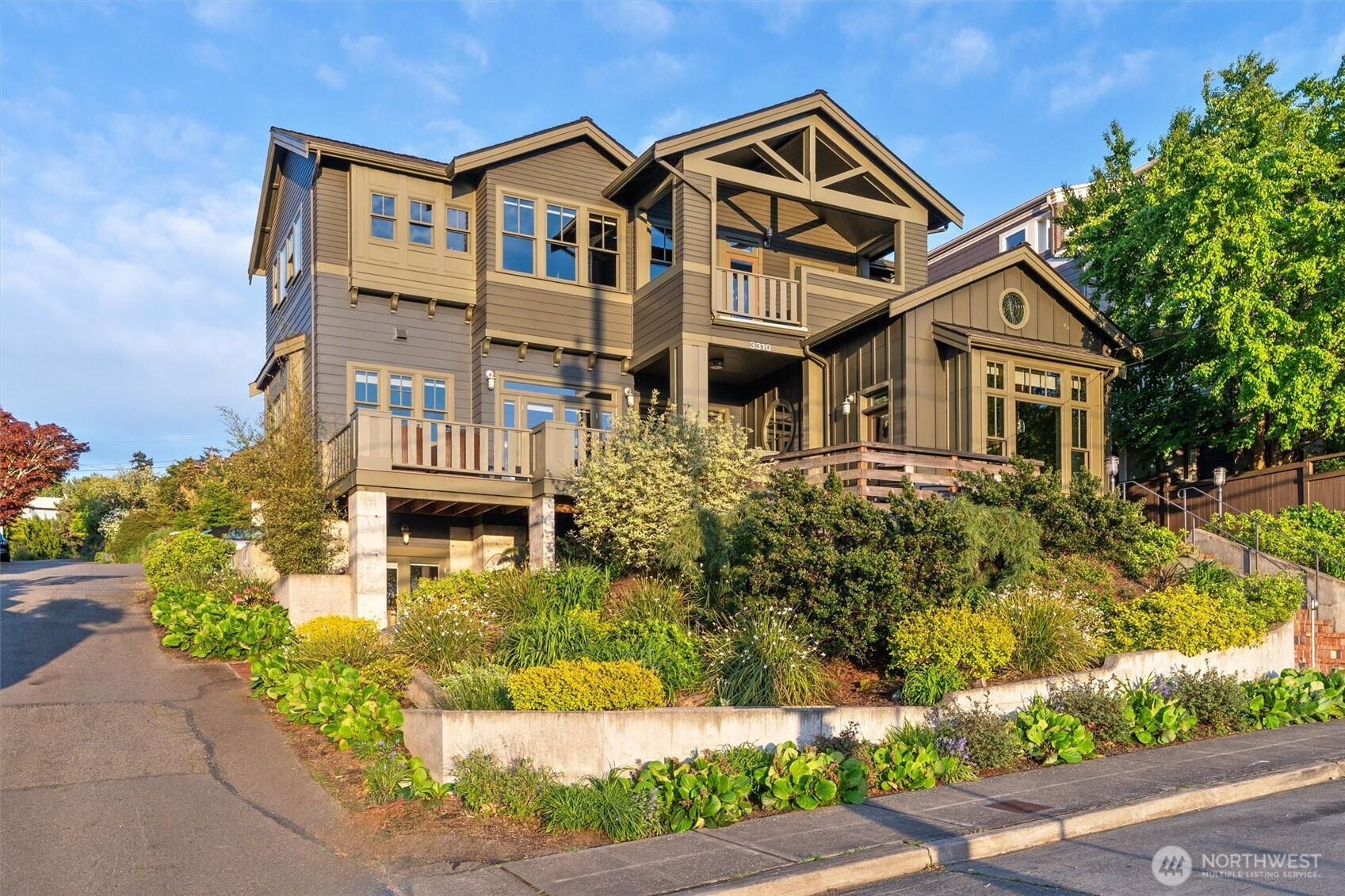 3310 59th Avenue SW, Seattle, WA 98116