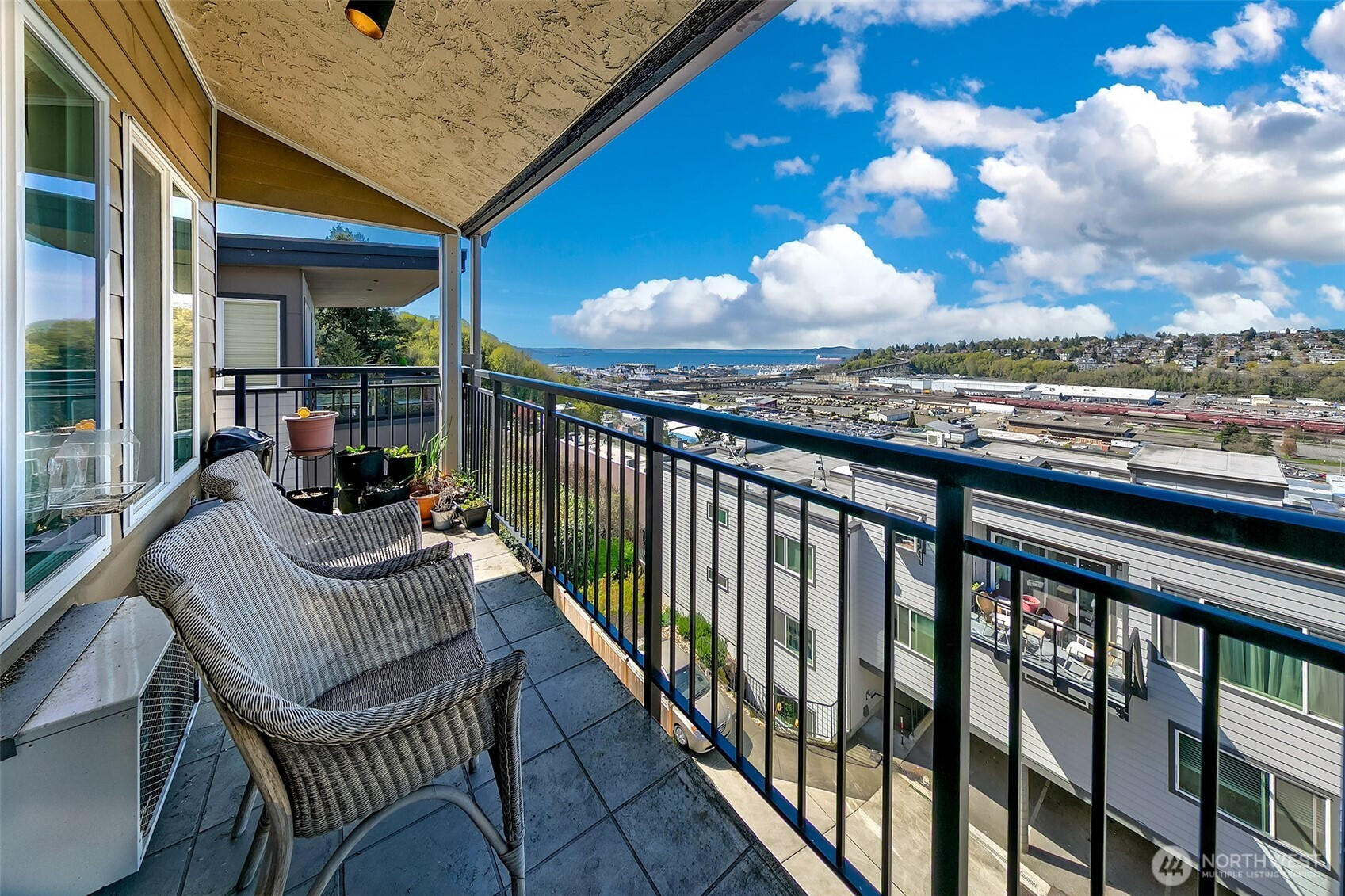 1965 12th Avenue W, Seattle, WA 98119