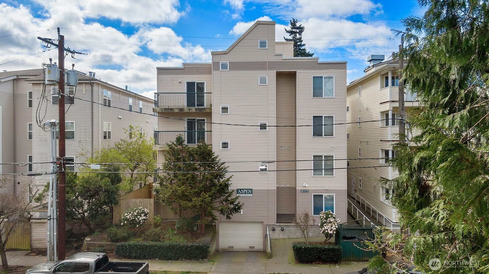 2117 N 107th Street, Seattle, WA 98133