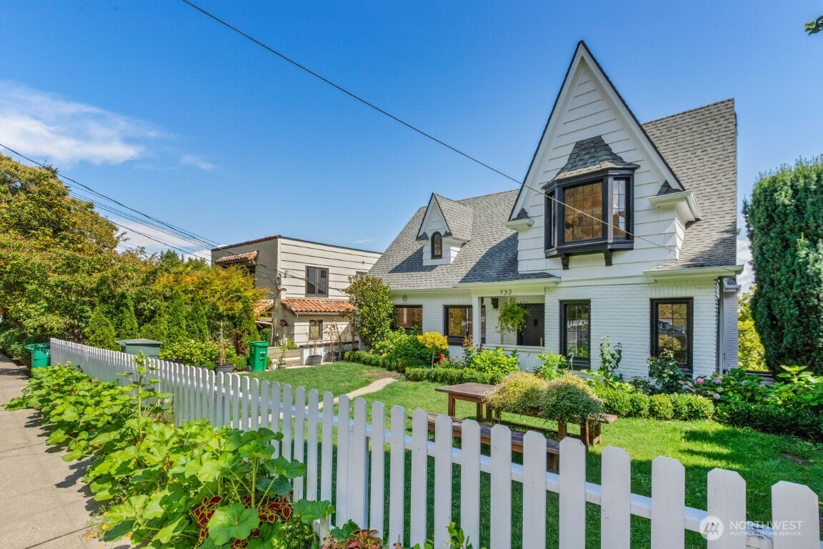 732 36th Avenue, Seattle, WA 98122