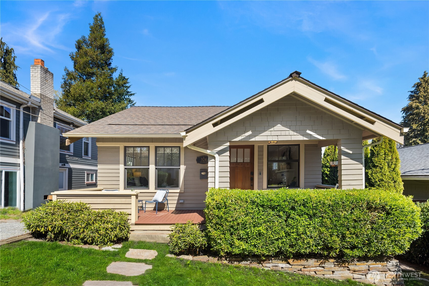 324 NE 54th Street, Seattle, WA 98105