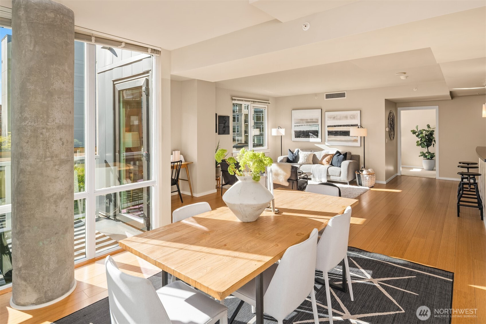 76 Cedar Street, Seattle, WA 98121