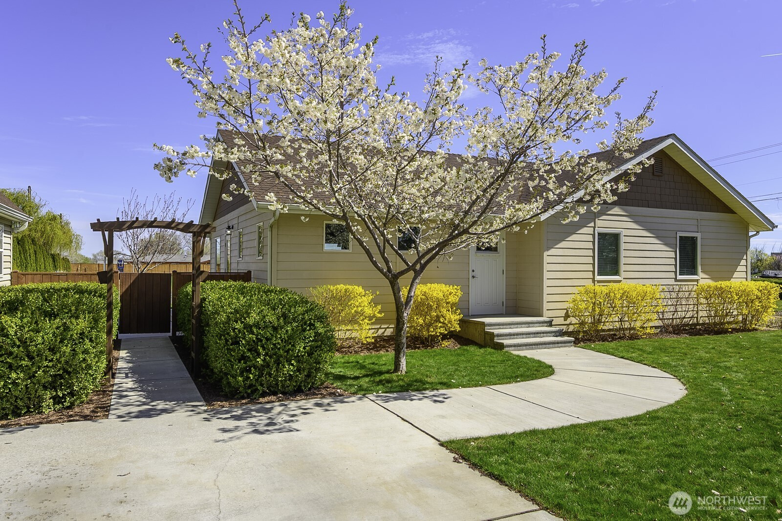 2143 NE Valley Road, Moses Lake, WA 98837