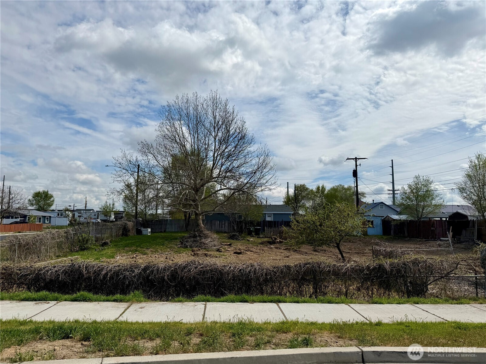 9917 NE Highland Dr, Moses Lake, WA 98837