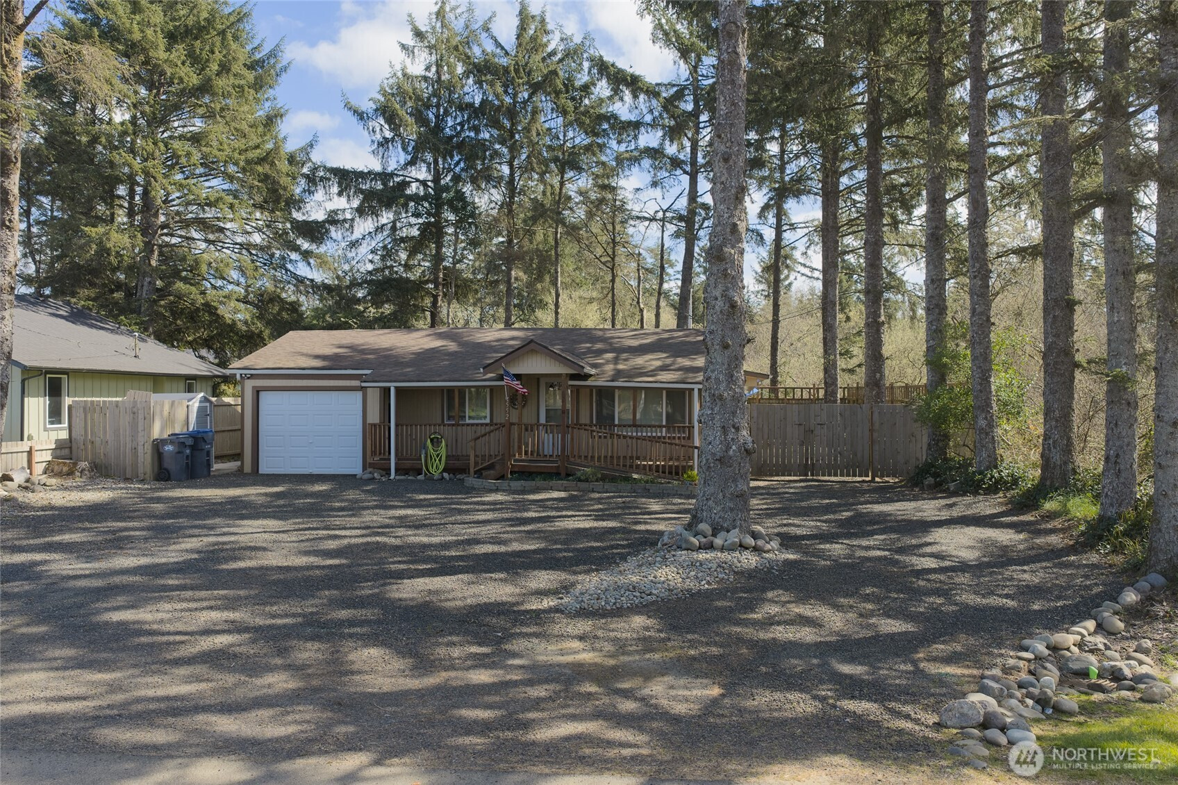 552 Puffin Avenue NE, Ocean Shores, WA 98569