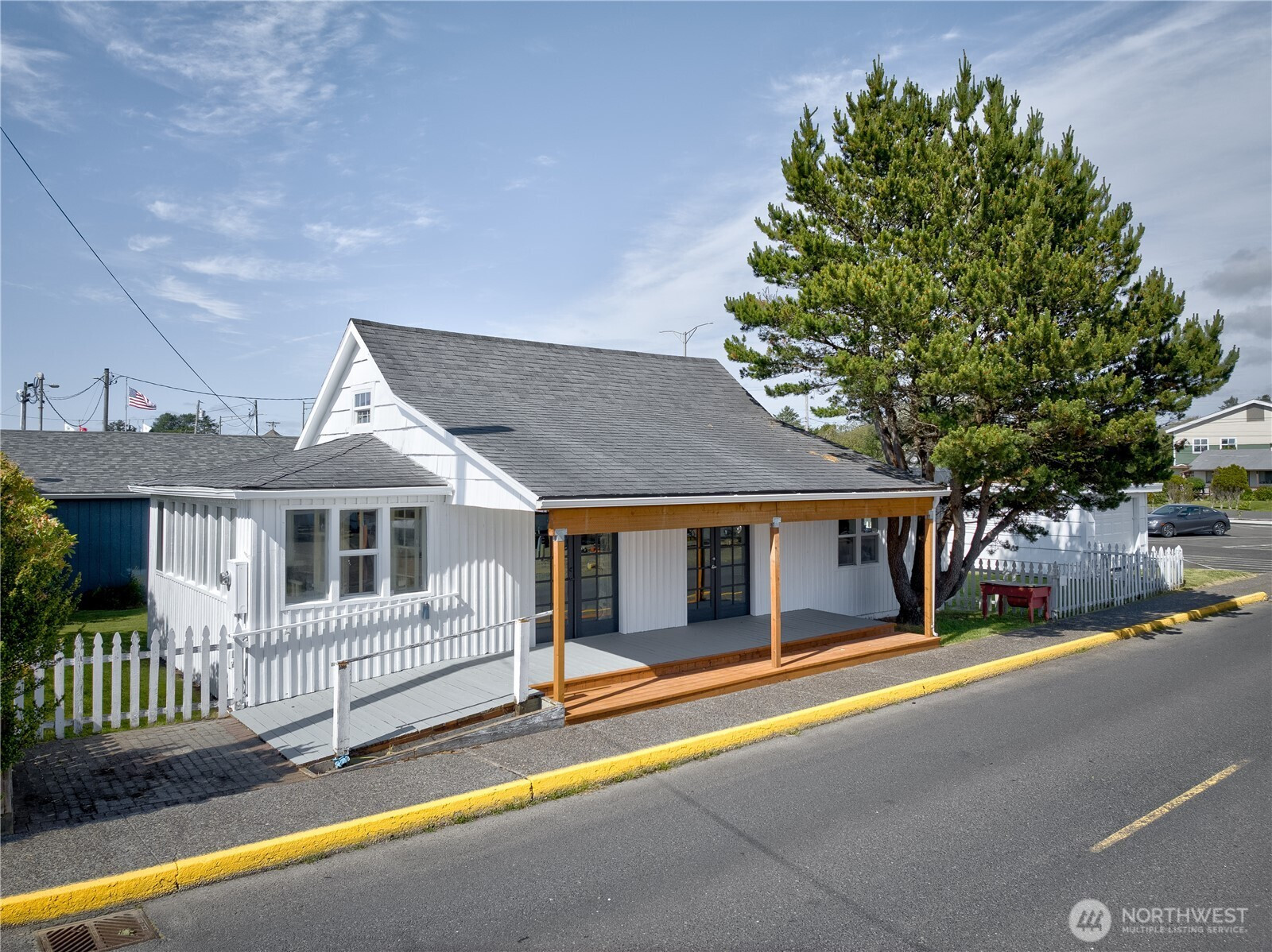 106 5th Street SE, Long Beach, WA 98631