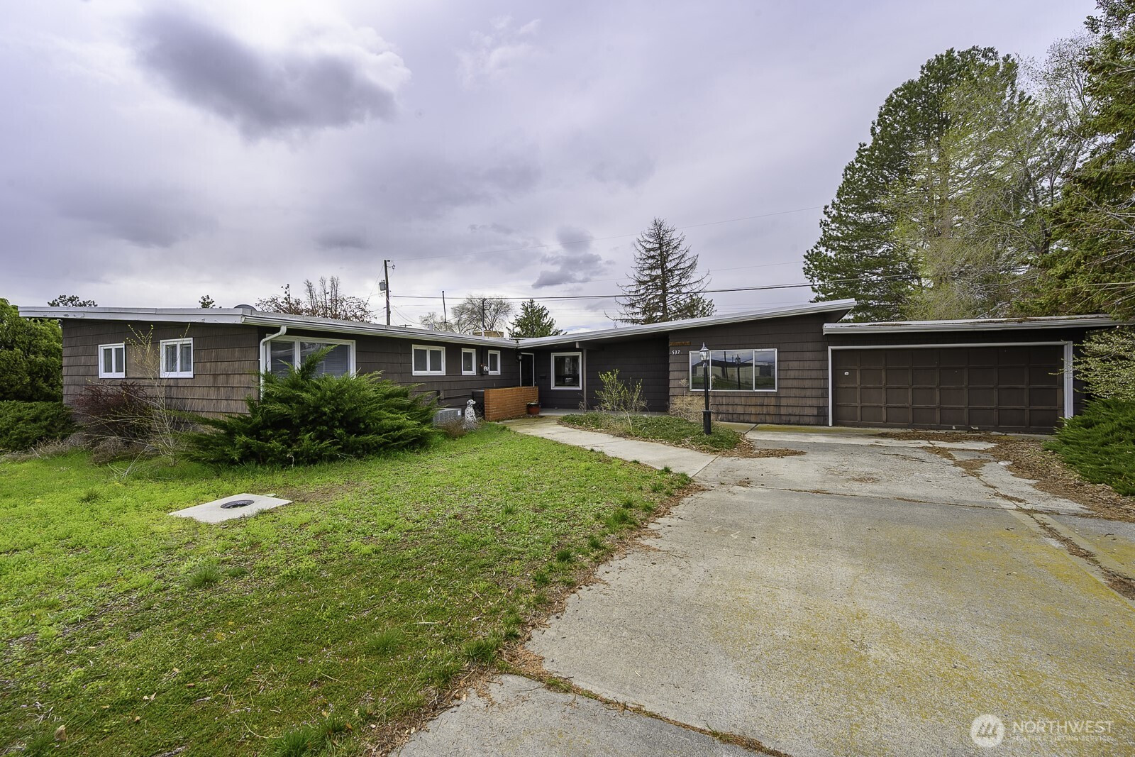 537 Fairchild Loop, Moses Lake, WA 98837