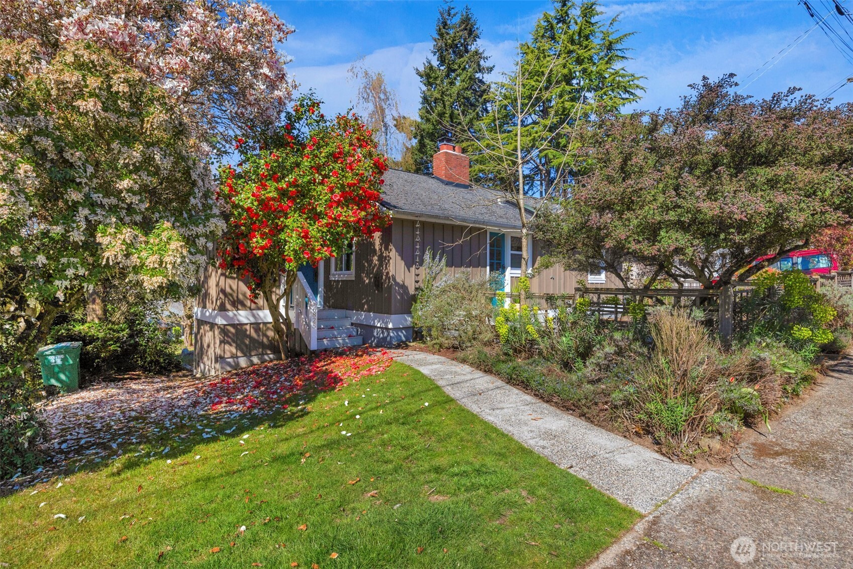 6825 43rd Avenue NE, Seattle, WA 98115