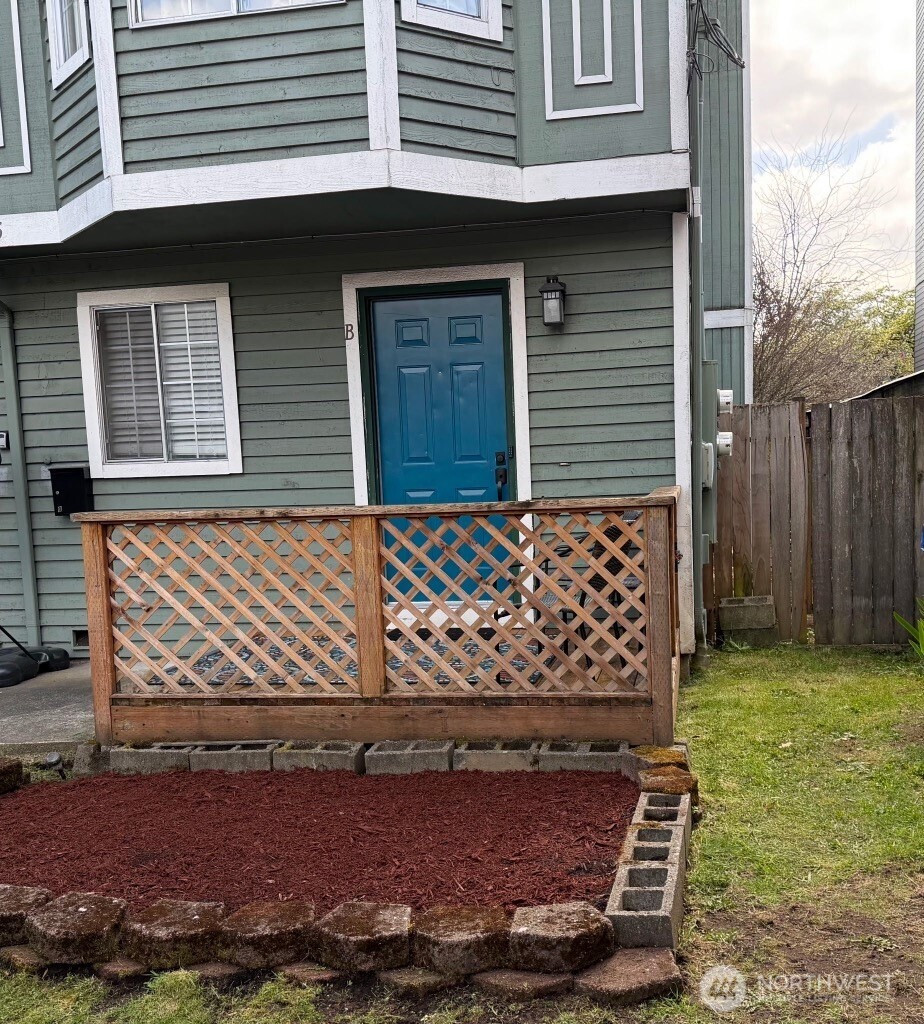 1915 E Spruce Street, Seattle, WA 98122