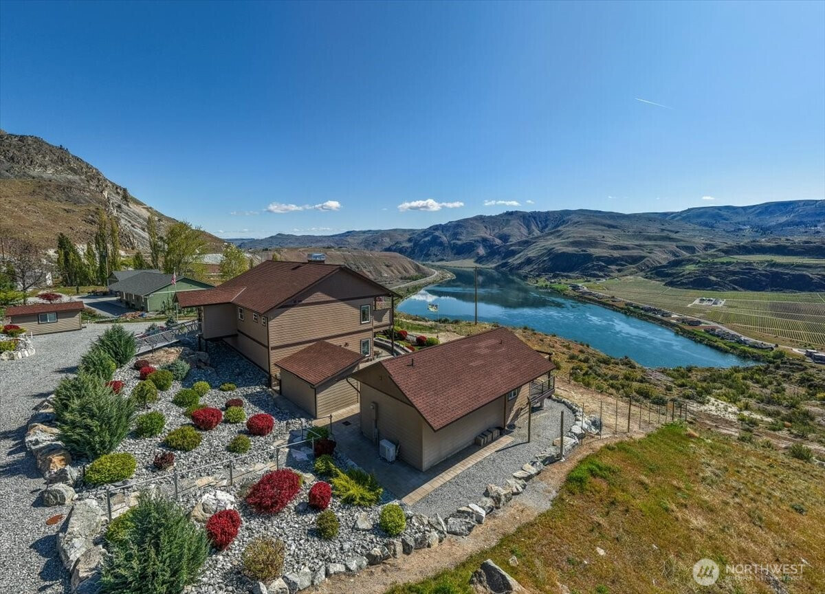 525 Columbia View Road, Chelan, WA 98816