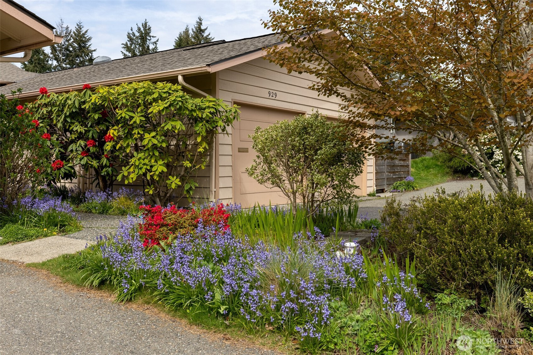 929 Blue Heron Avenue NE, Bainbridge Island, WA 98110