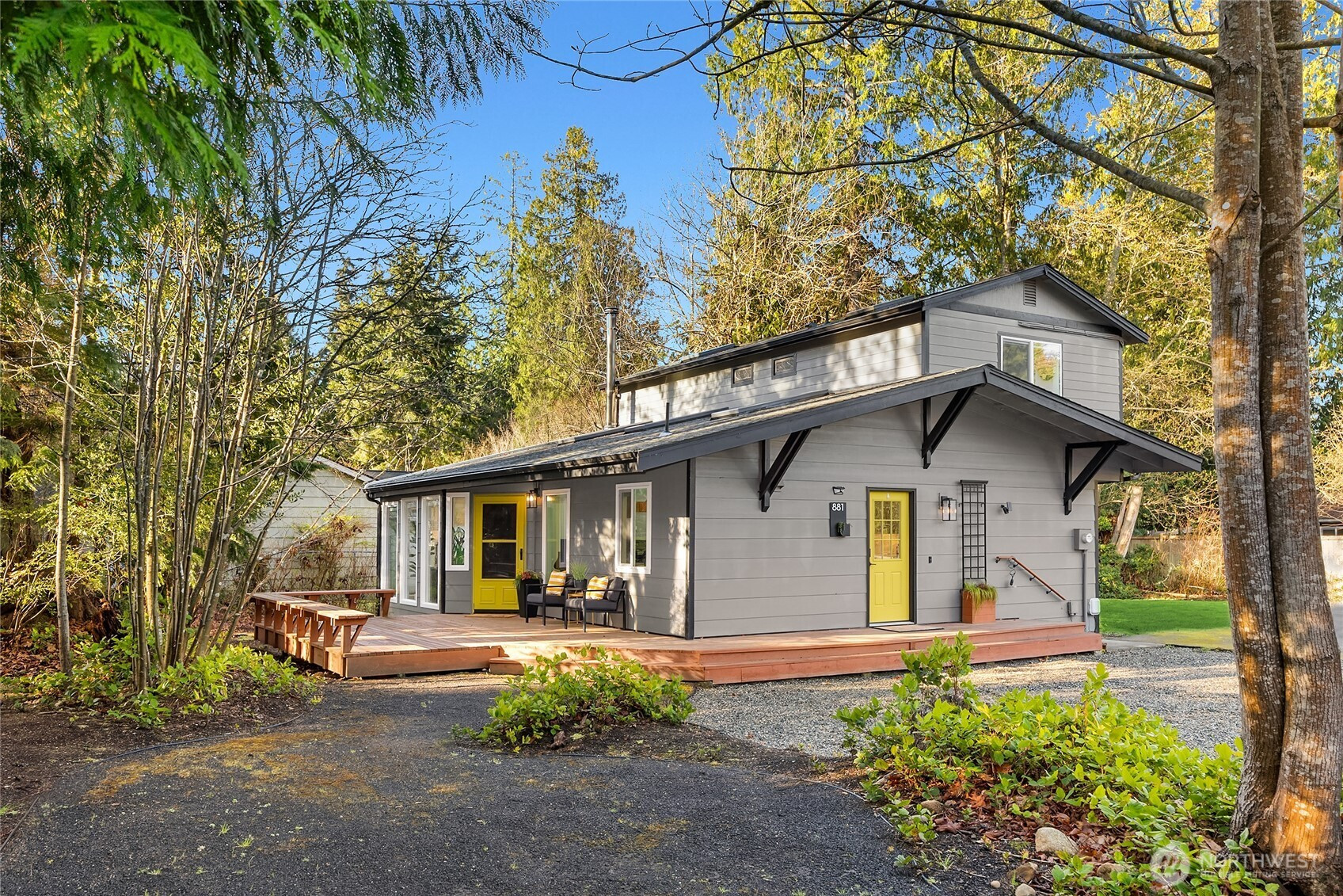 881 Park Avenue NE, Bainbridge Island, WA 98110