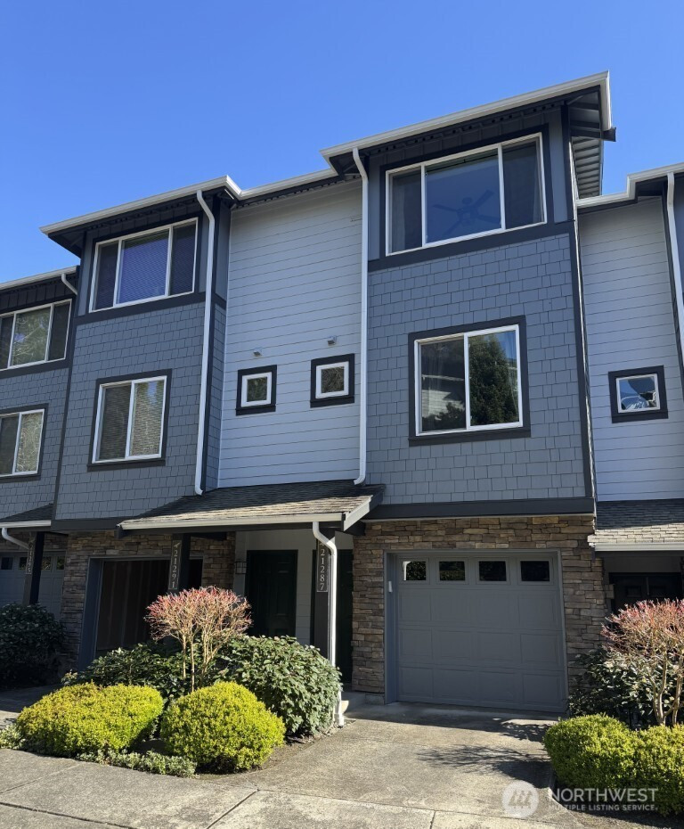 21287 SE 42nd Lane, Issaquah, WA 98029