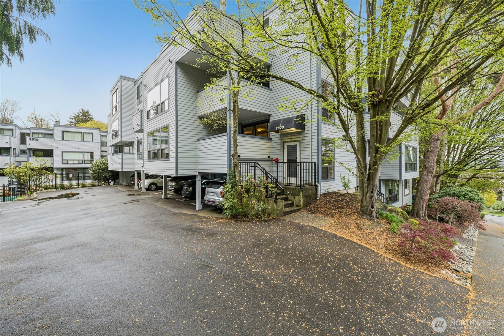 2500 W Manor Place, Seattle, WA 98199