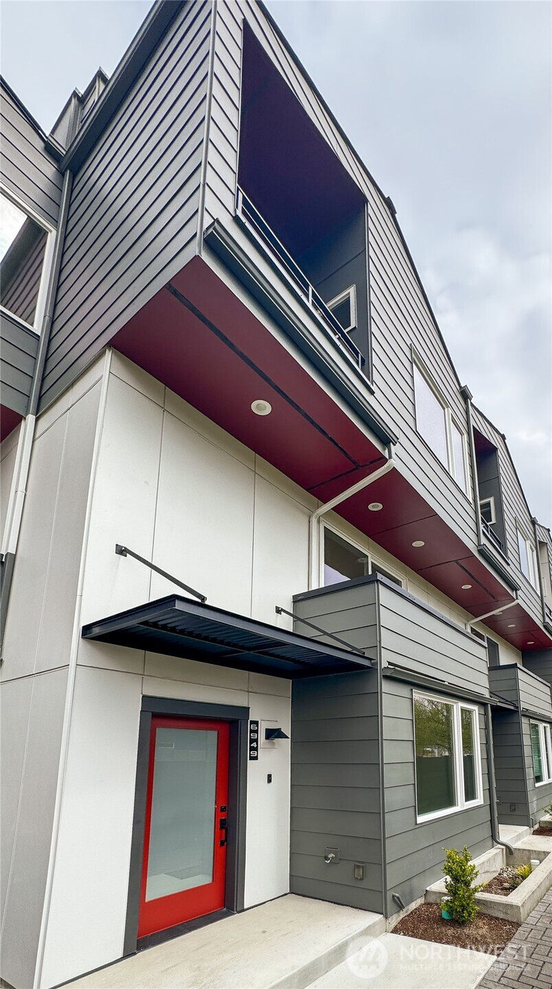 6949 42nd Avenue S, Seattle, WA 98118