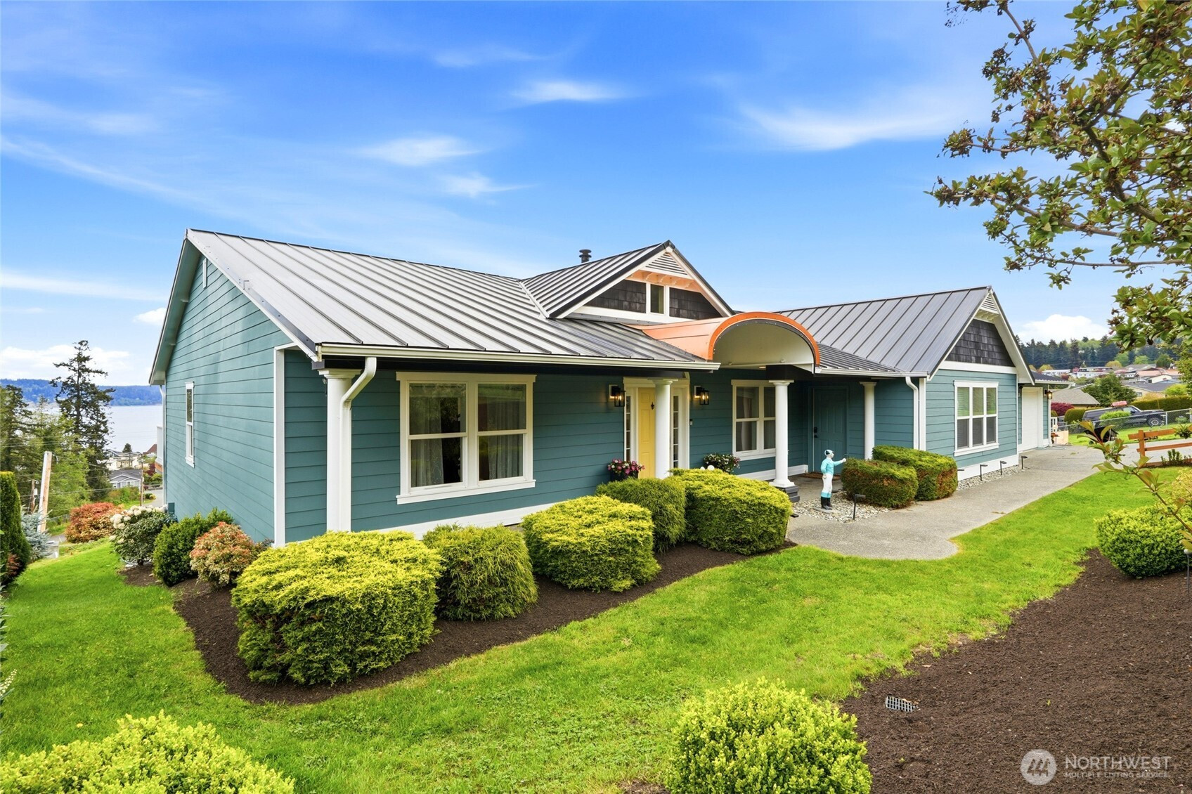 838 Gladstone Drive, Camano Island, WA 98282
