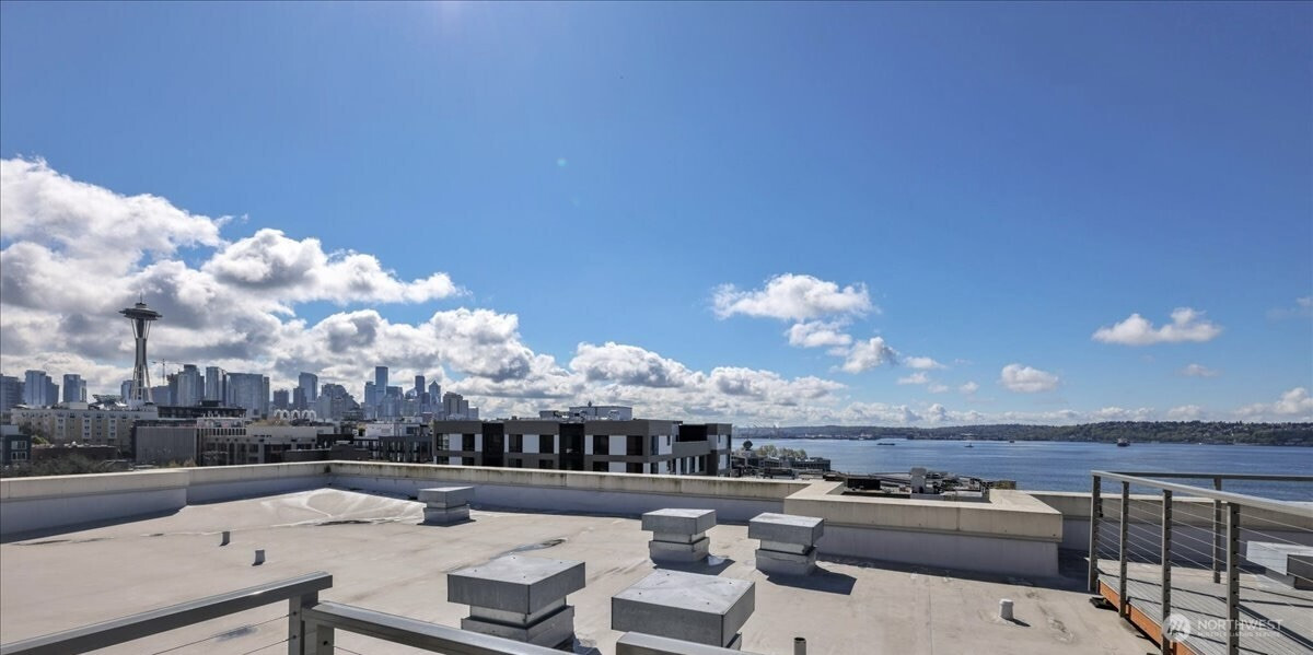 530 4th Avenue W, Seattle, WA 98119