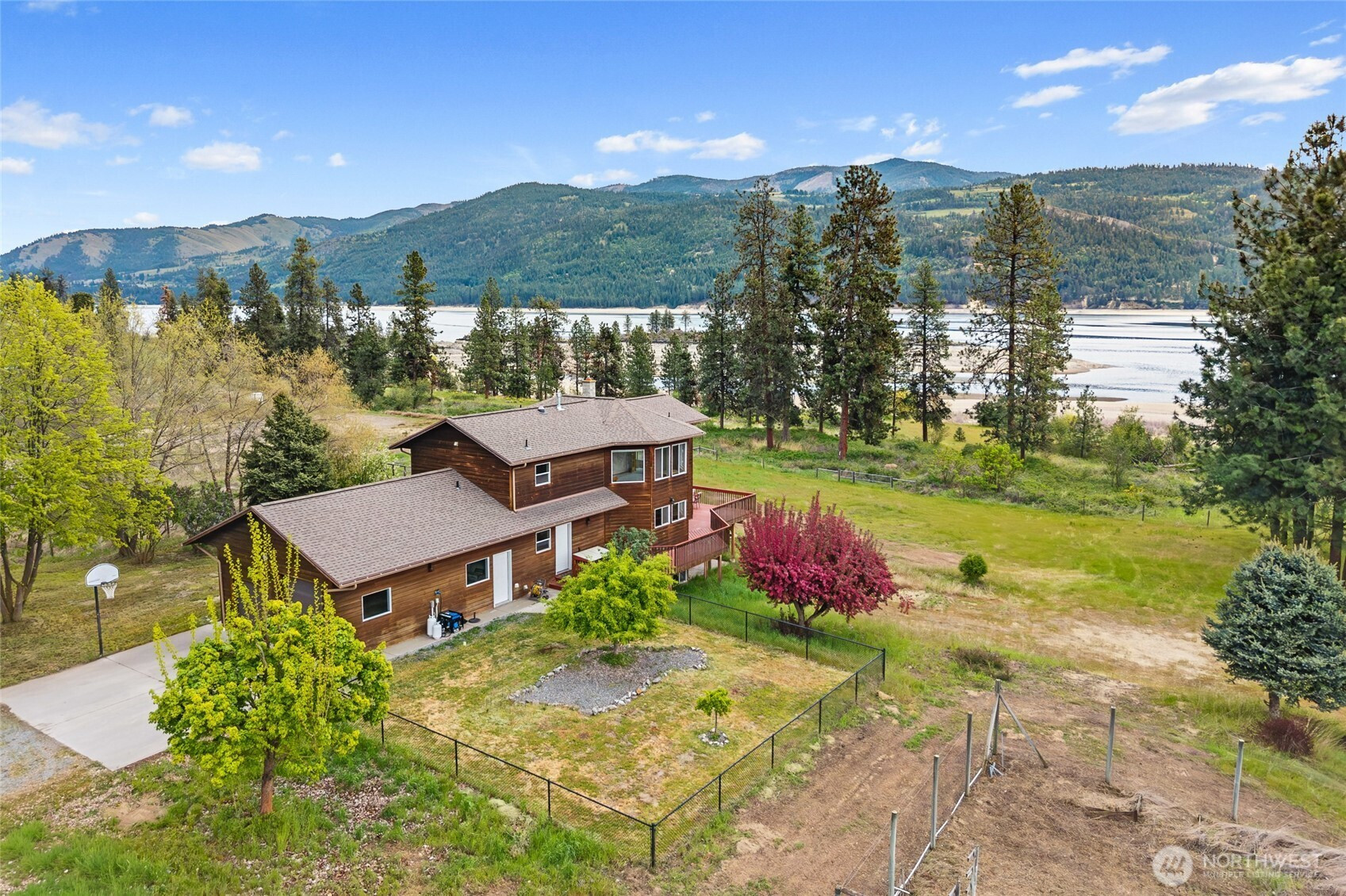 11 Echo Cove Road, Kettle Falls, WA 99141
