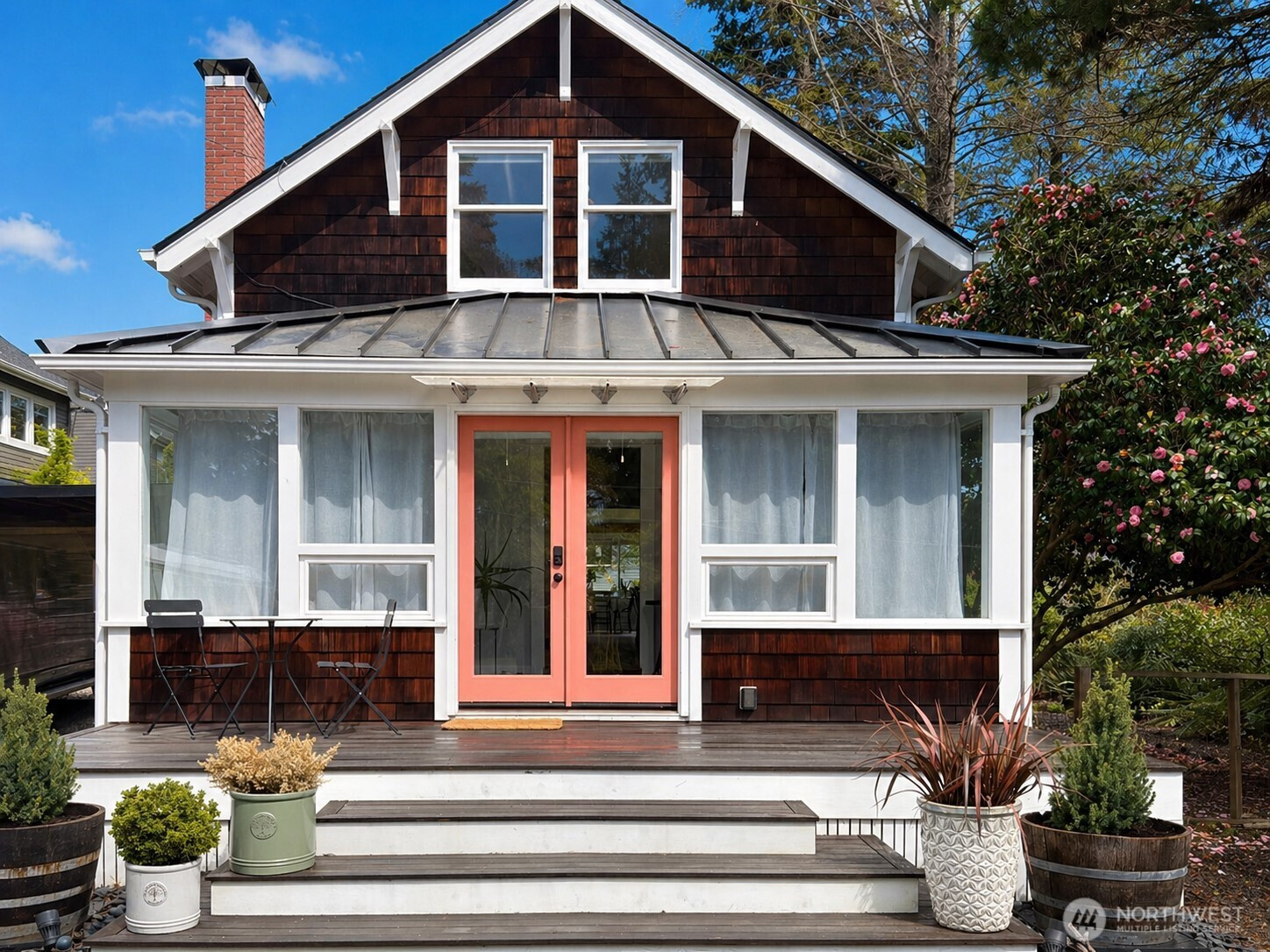 172 Grow Avenue NW, Bainbridge Island, WA 98110