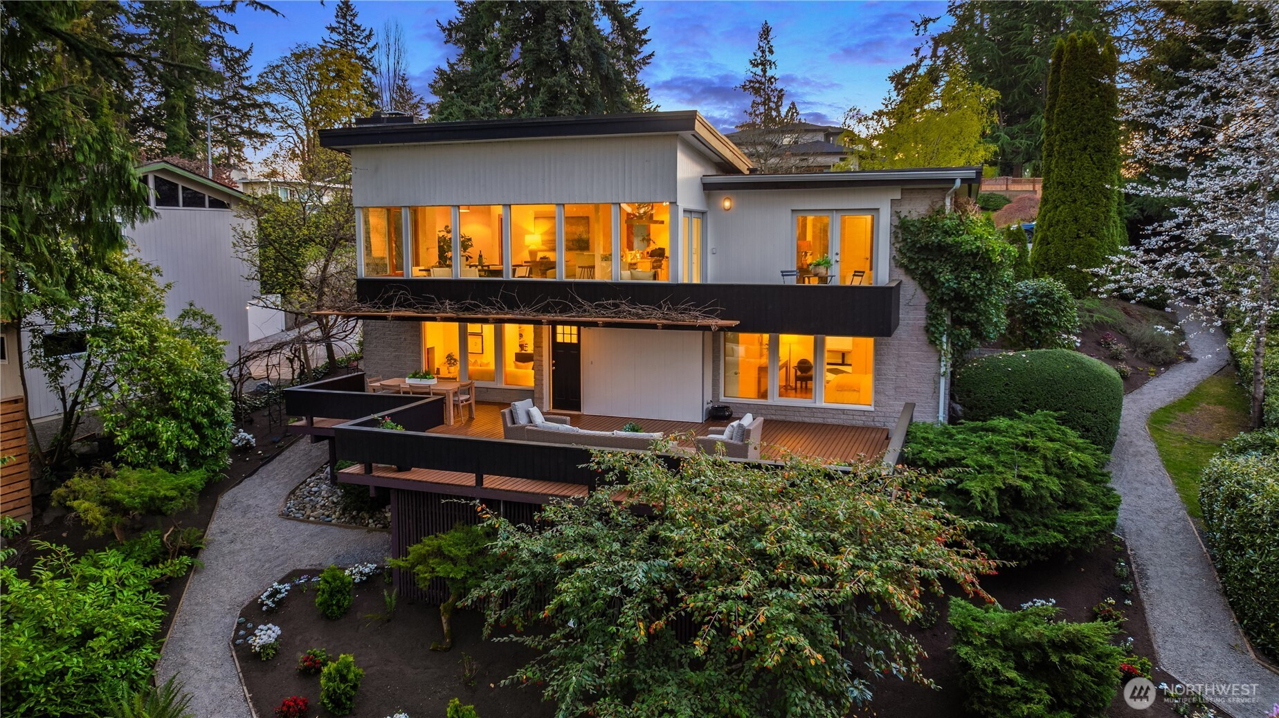 2070 127th Avenue SE, Bellevue, WA 98005