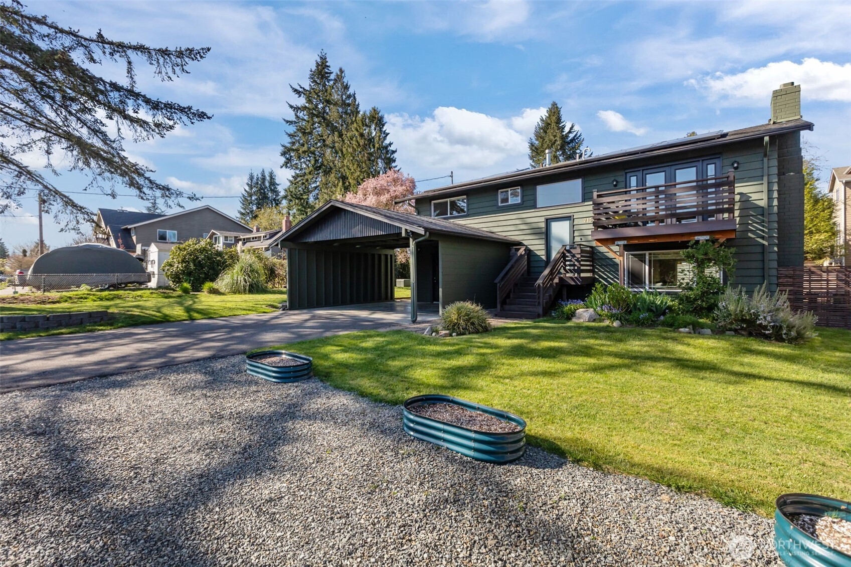 215 Hubbard Road, Lynnwood, WA 98036