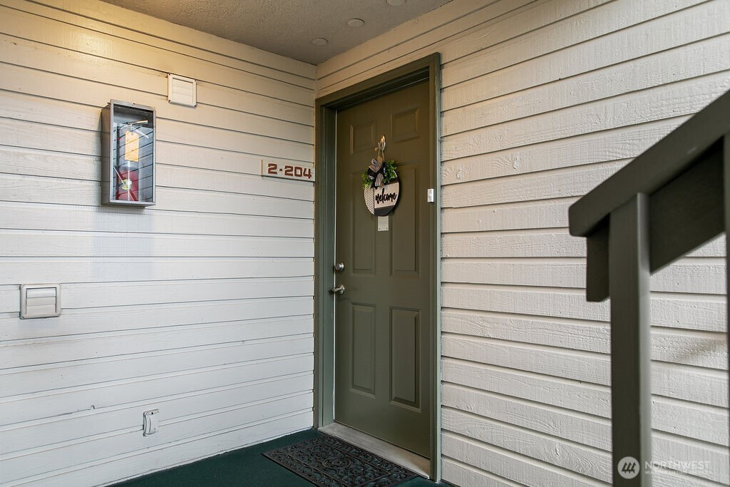 20050 Vikings Crest Loop NE, Poulsbo, WA 98370