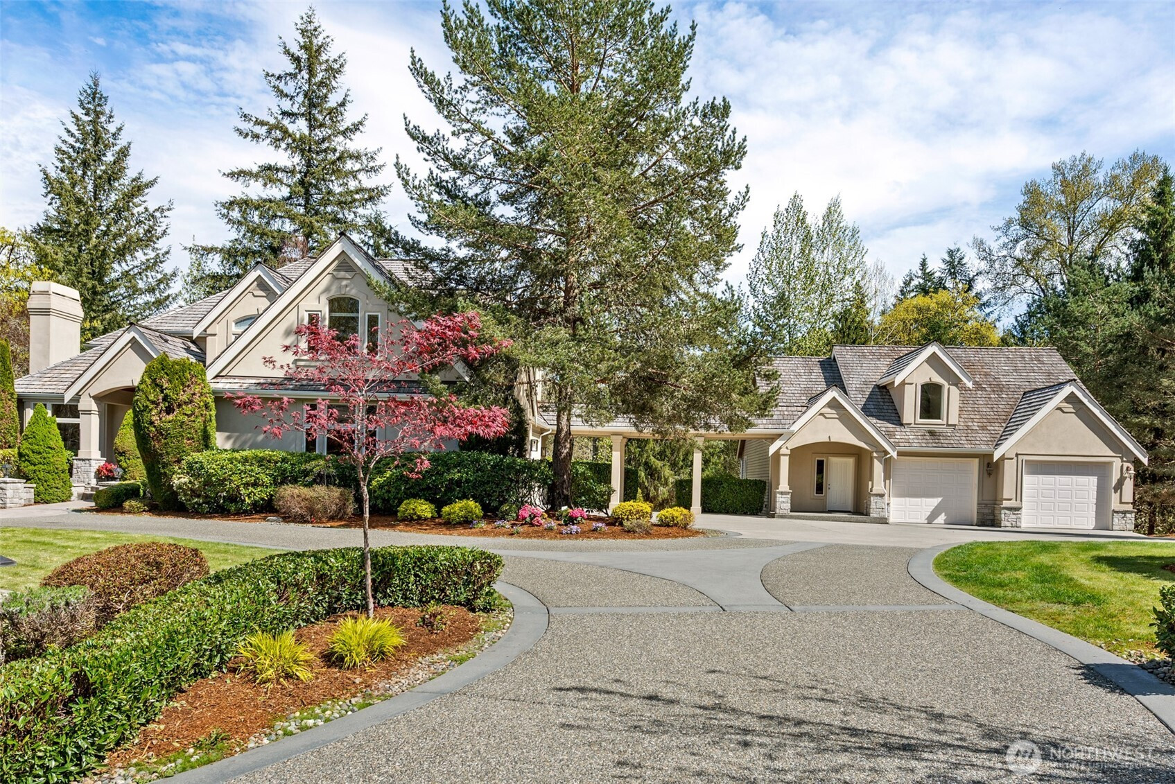 818 Windsor Drive SE, Sammamish, WA 98074