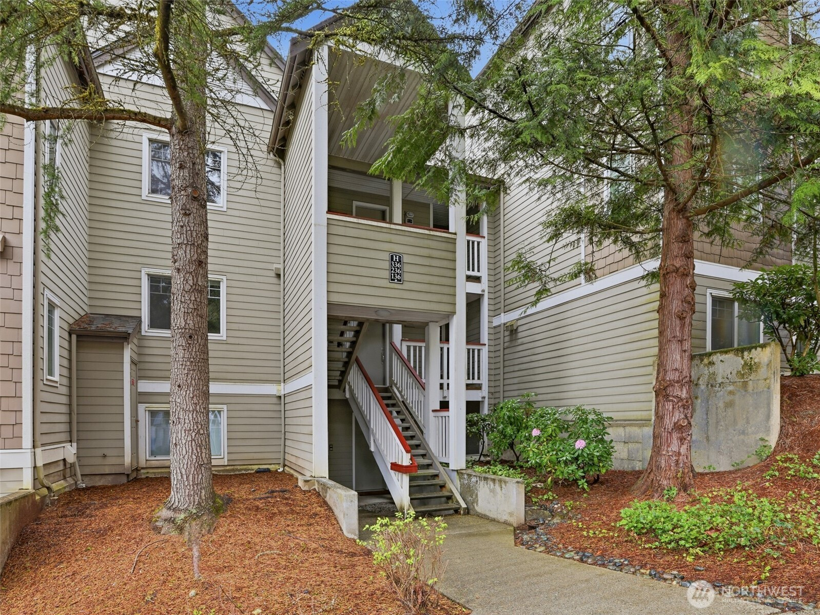 18501 SE Newport Way, Issaquah, WA 98027