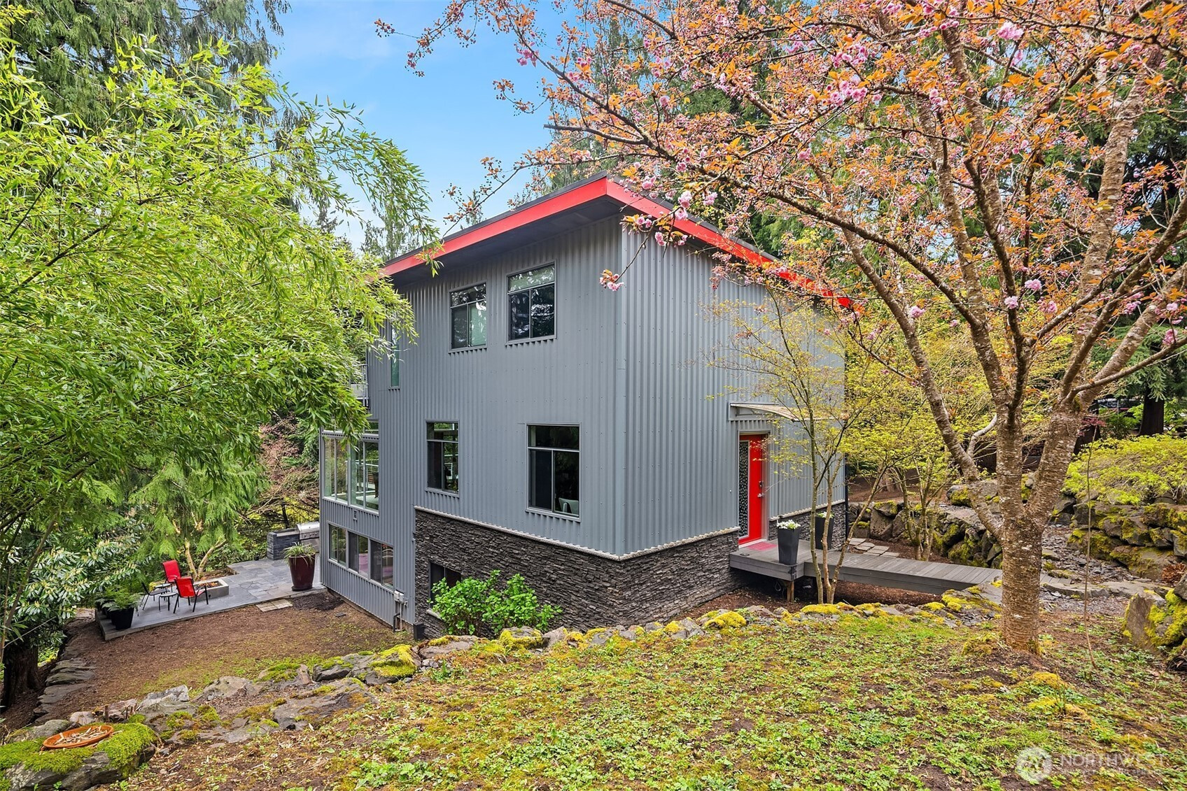 1534 Hillside Drive SE, Issaquah, WA 98027