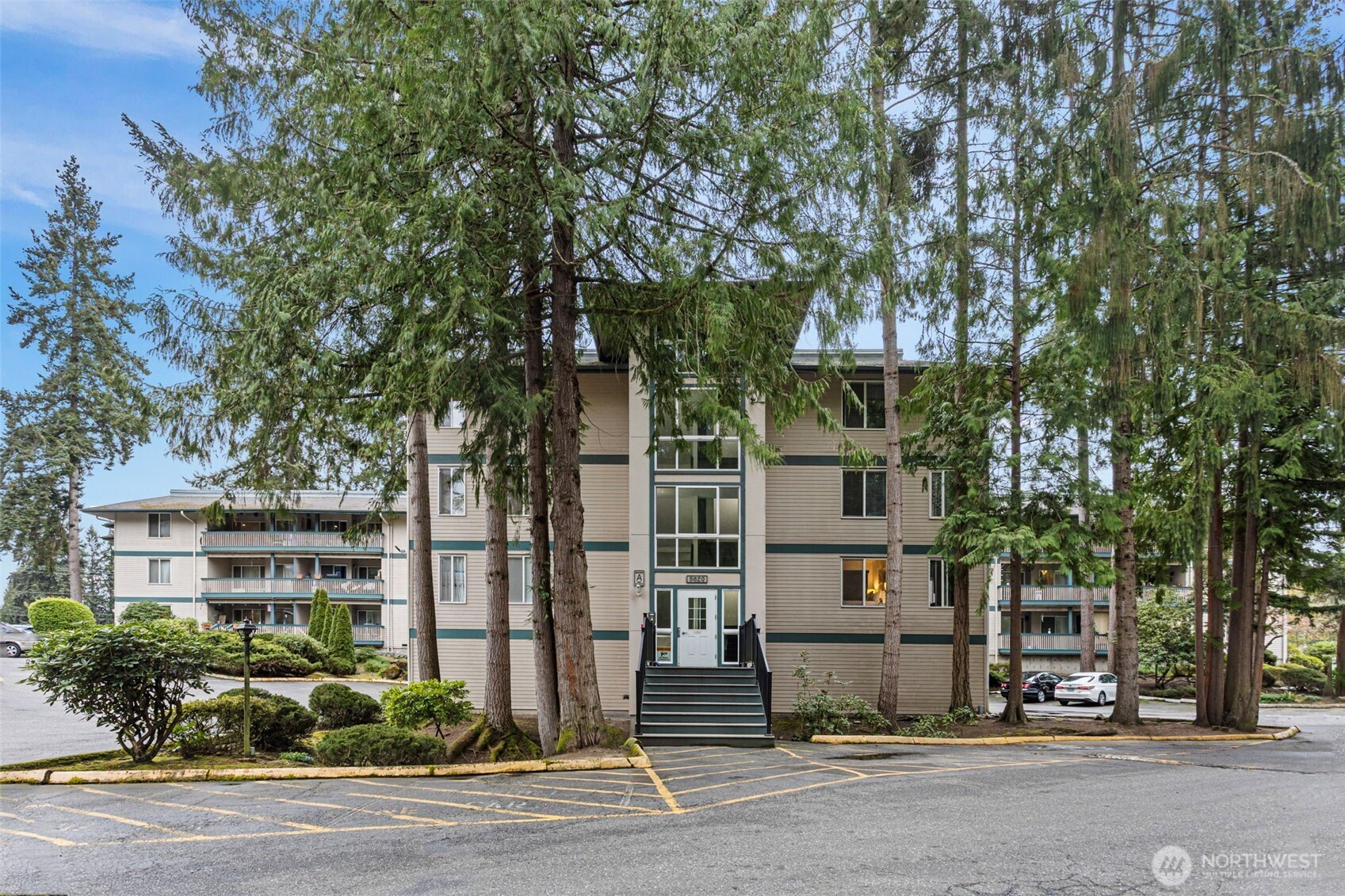 5620 200th Street SW, Lynnwood, WA 98036