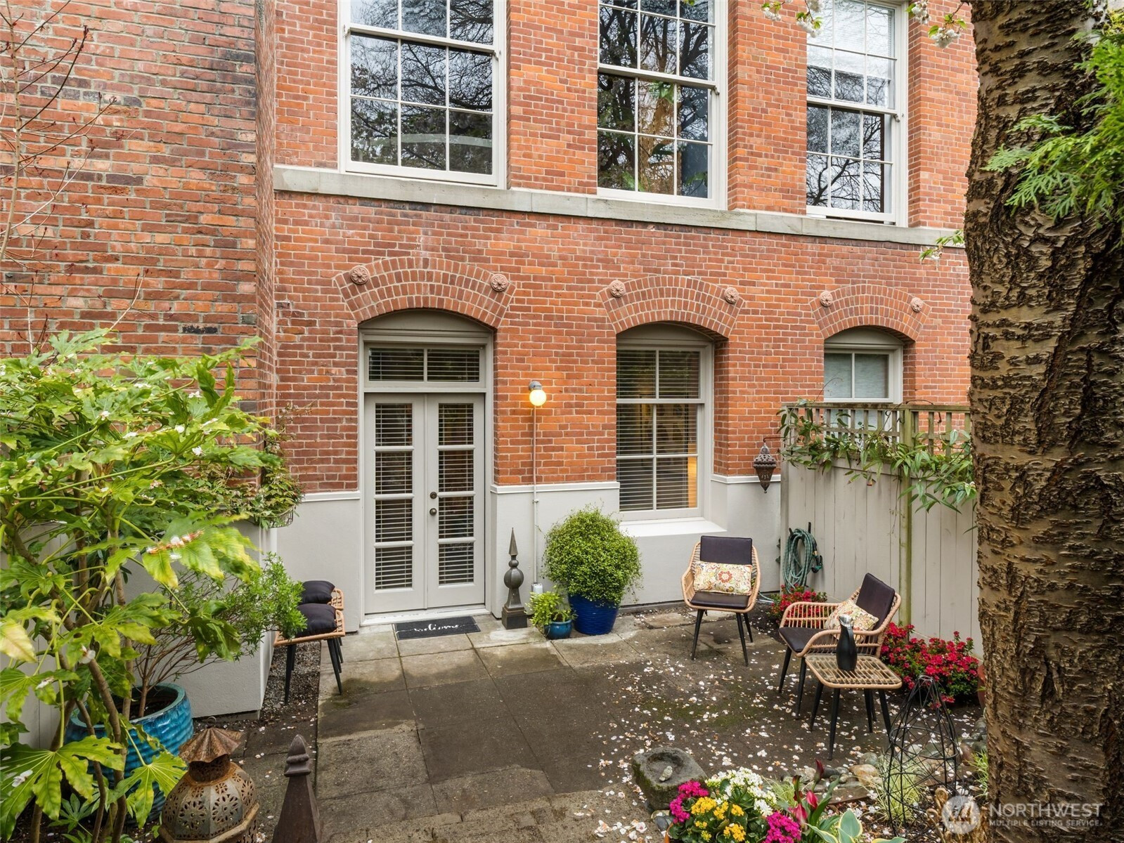 1401 5th Avenue W, Seattle, WA 98119