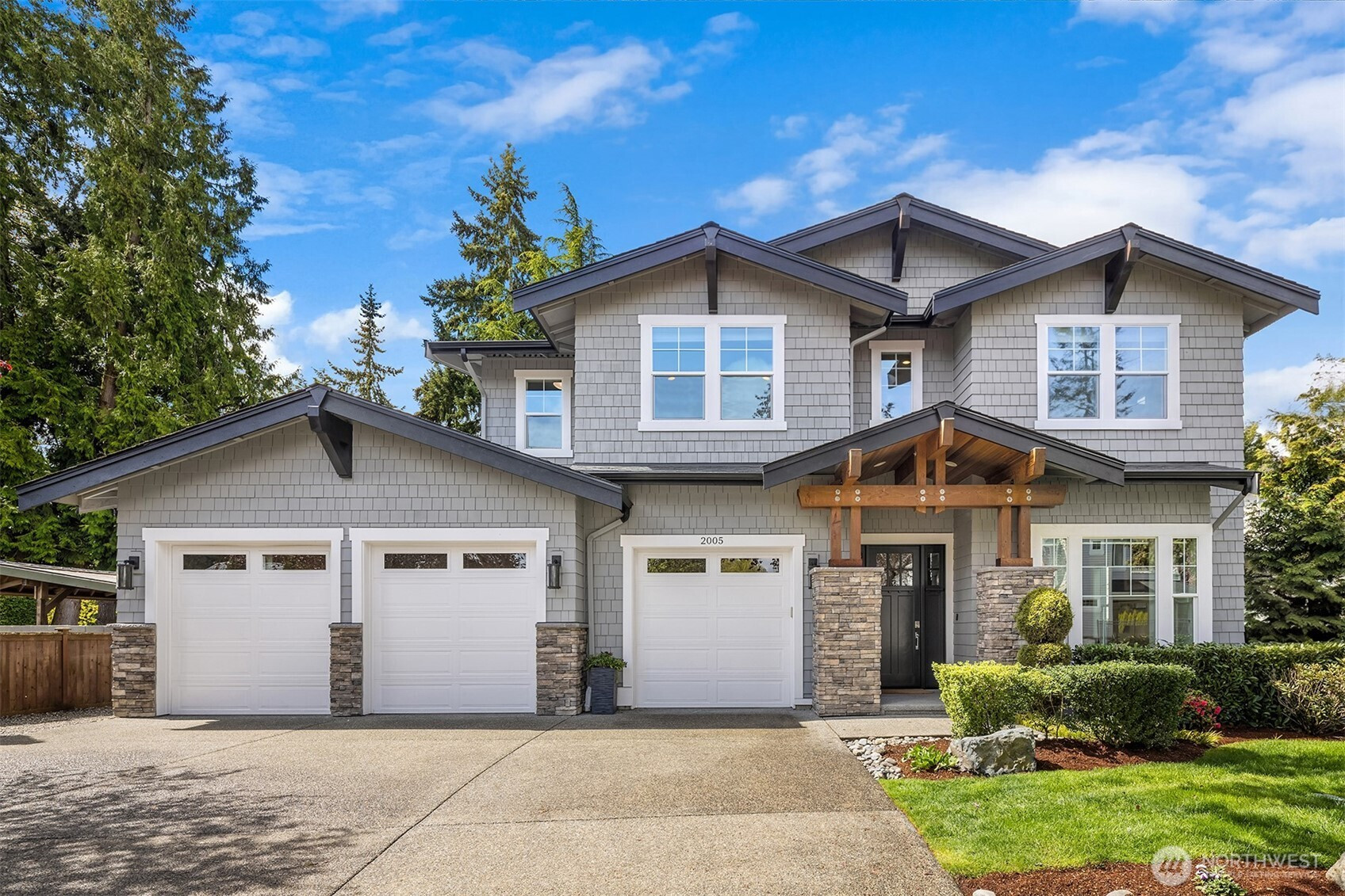 2005 105th Avenue NE, Bellevue, WA 98004