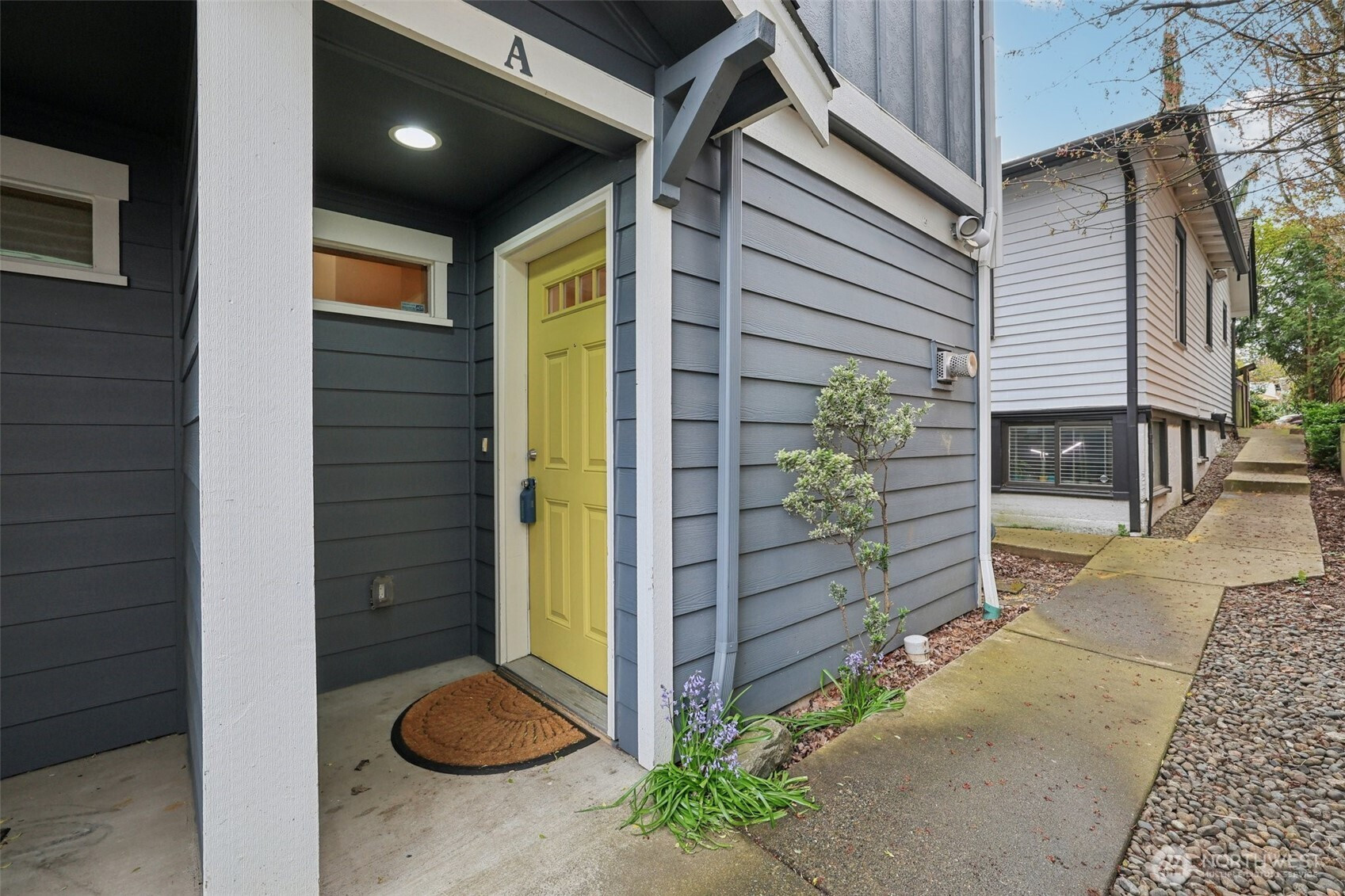 9047 17th Avenue SW, Seattle, WA 98106