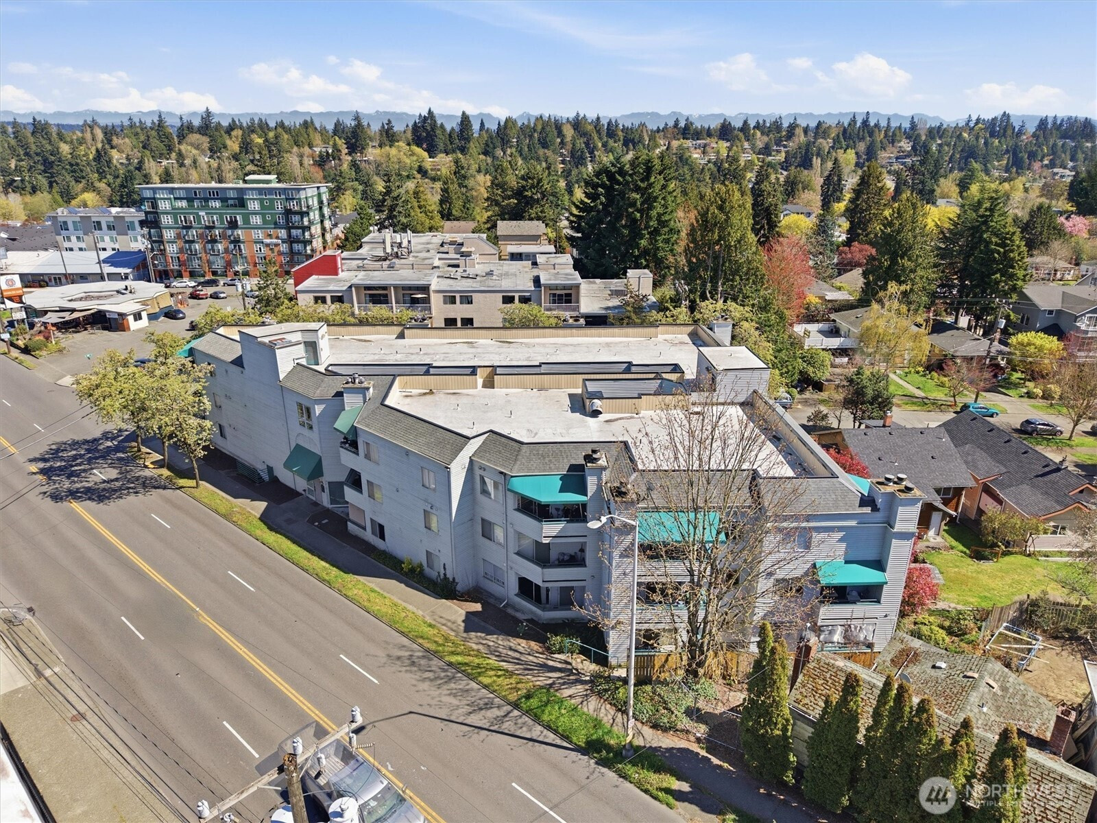 8320 Lake City Way NE, Seattle, WA 98115