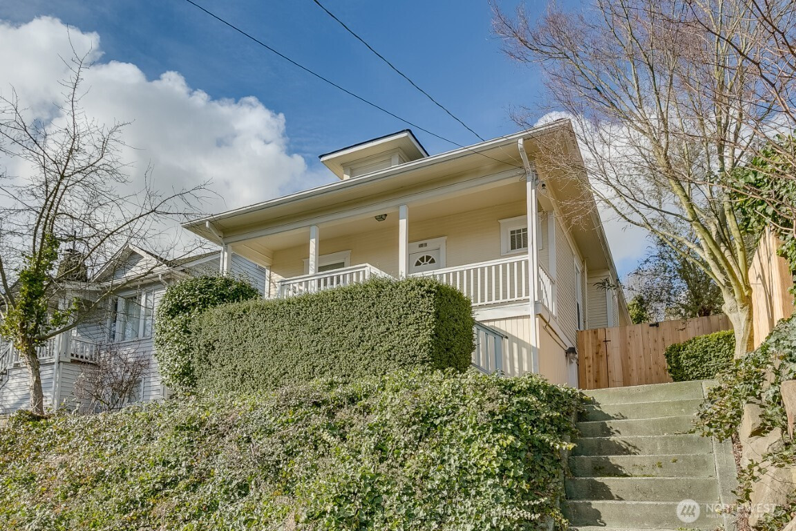 6013 6th Avenue NE, Seattle, WA 98115