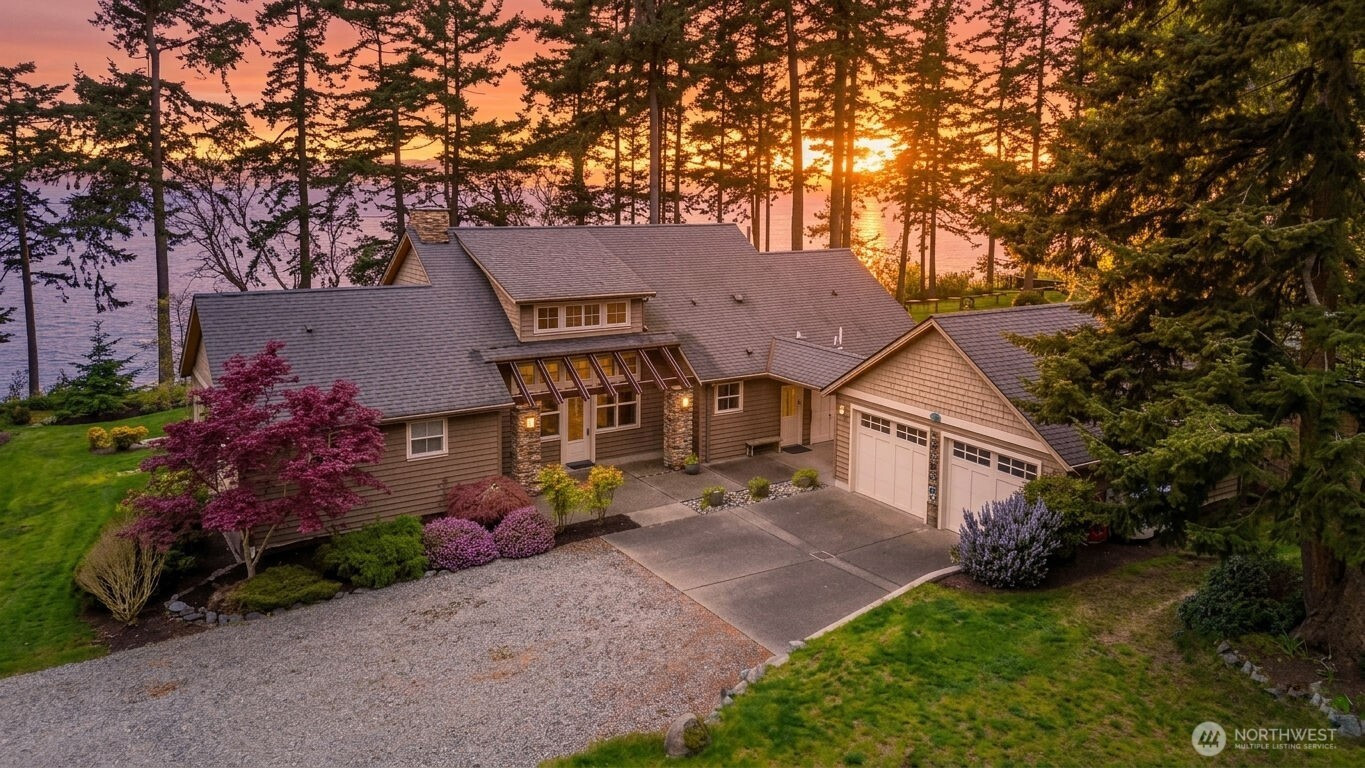 725 N Sunset Drive, Camano Island, WA 98282