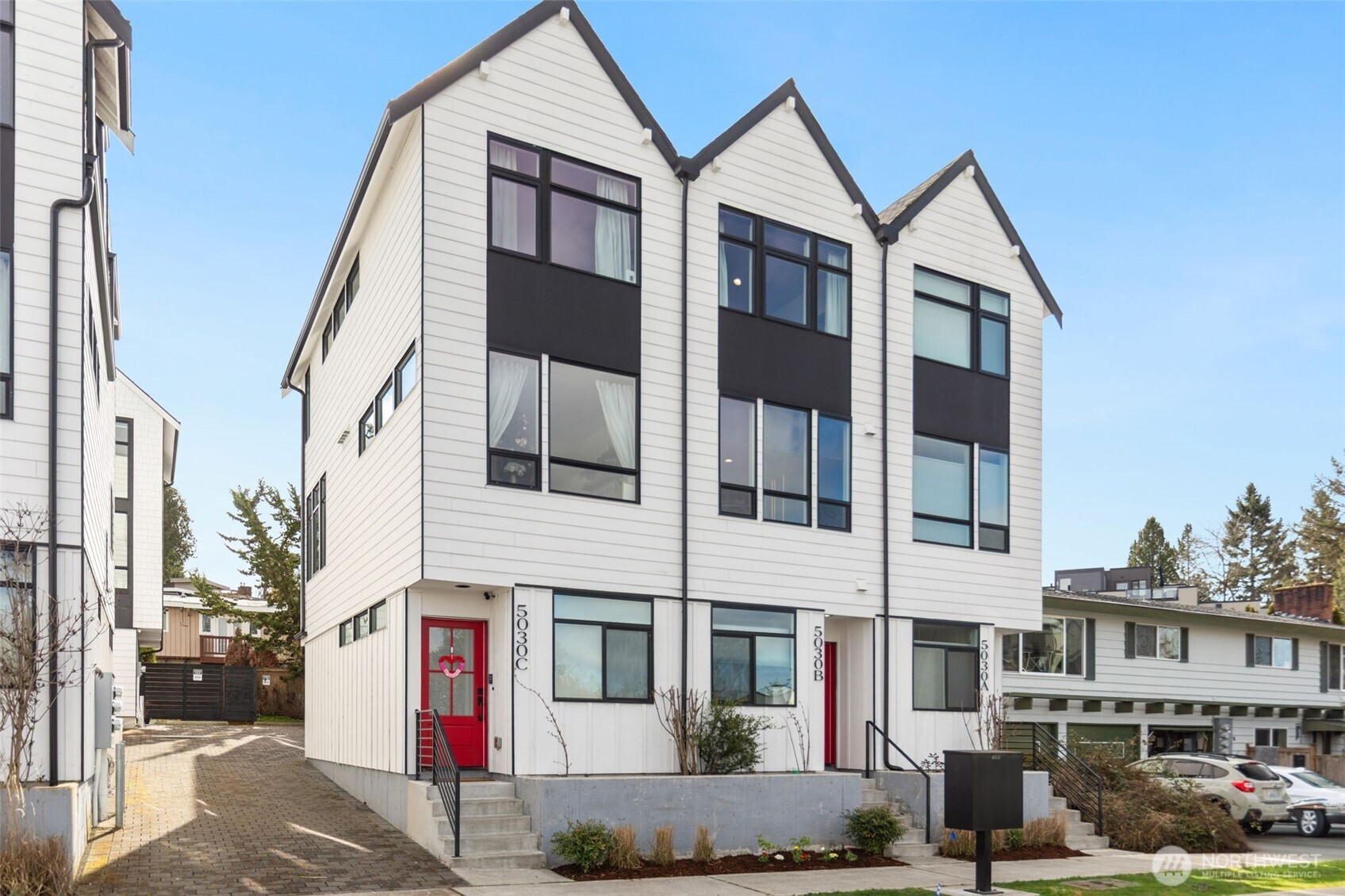 5030 Sand Point Place NE, Seattle, WA 98105