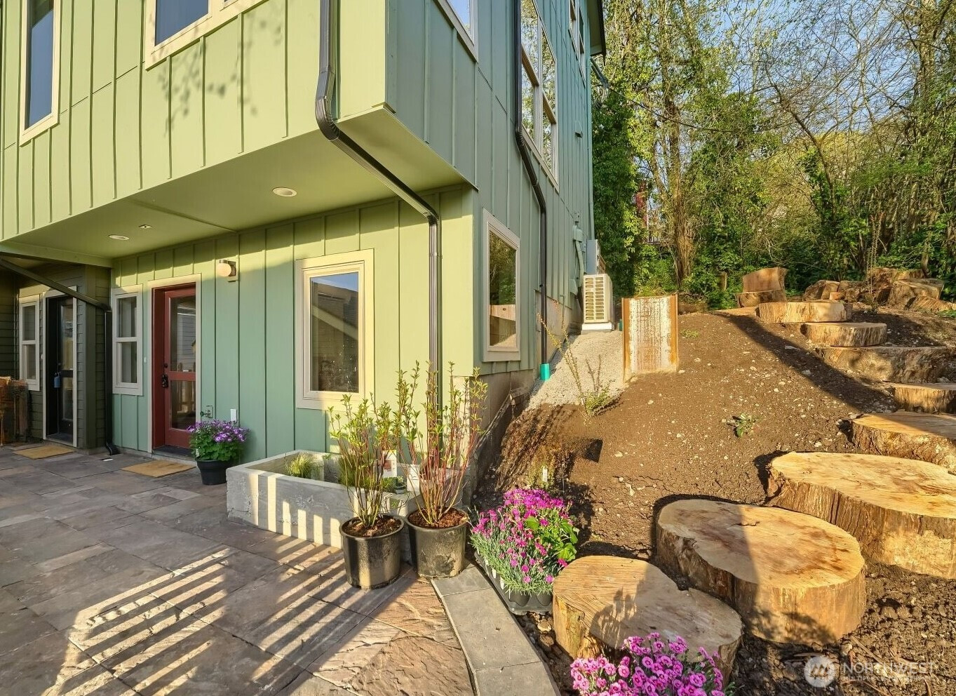 4586 22nd Avenue SW, Seattle, WA 98106