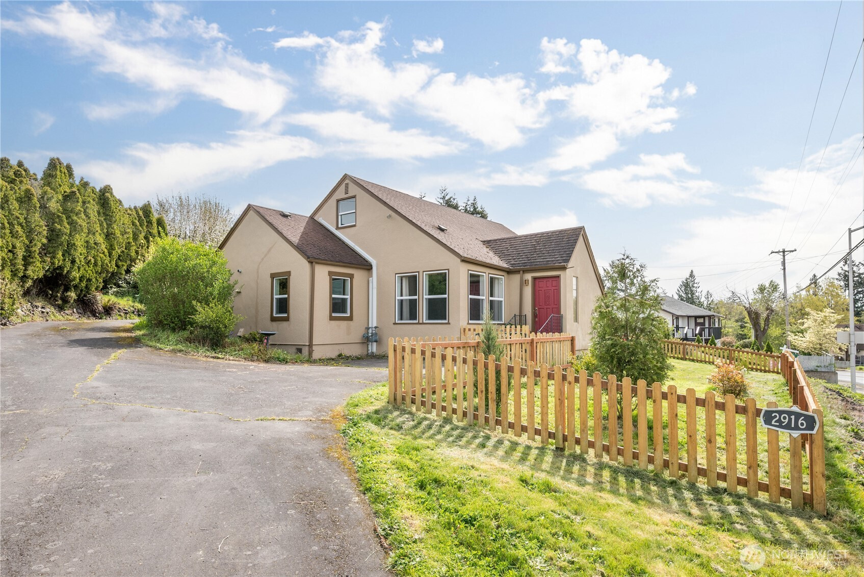 2916 Columbia Heights Road, Longview, WA 98632