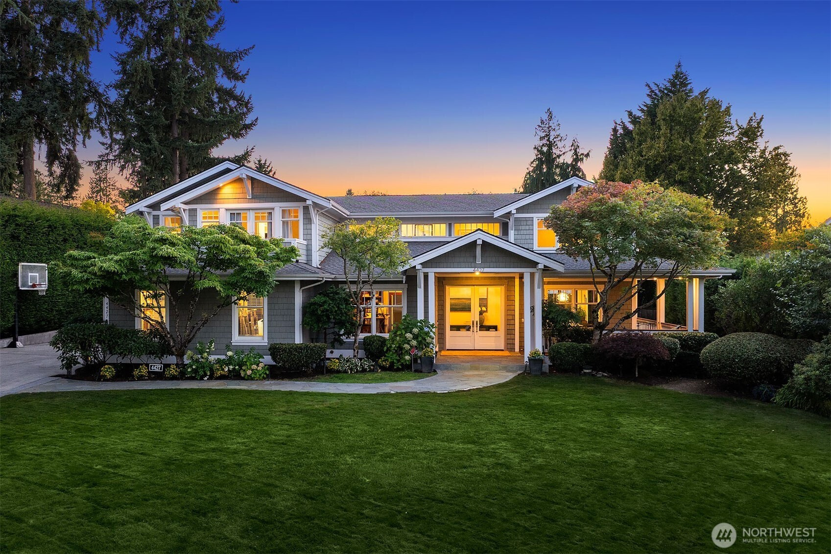 4427 95th Avenue NE, Yarrow Point, WA 98004