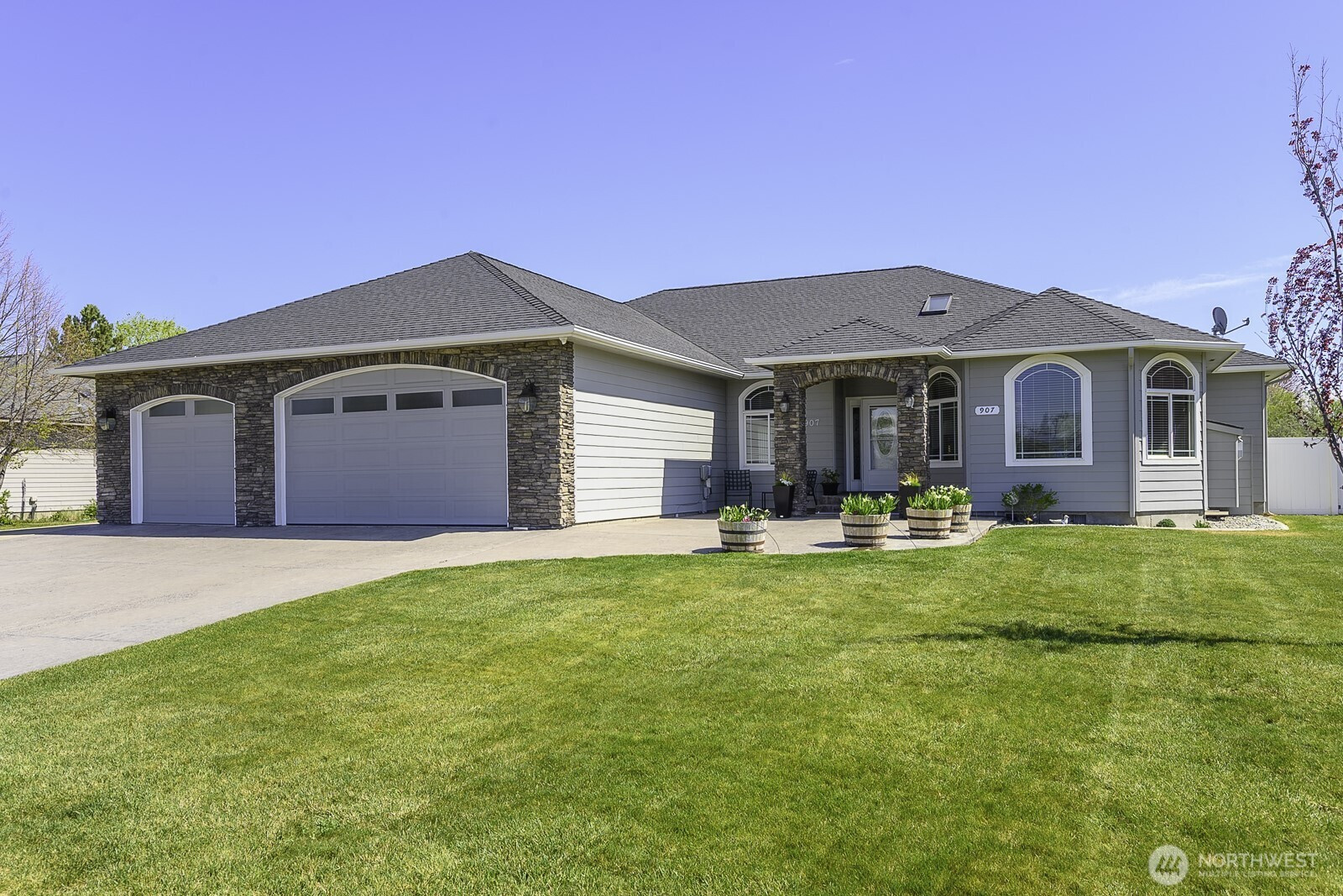 907 S Sand Dune Road, Moses Lake, WA 98837