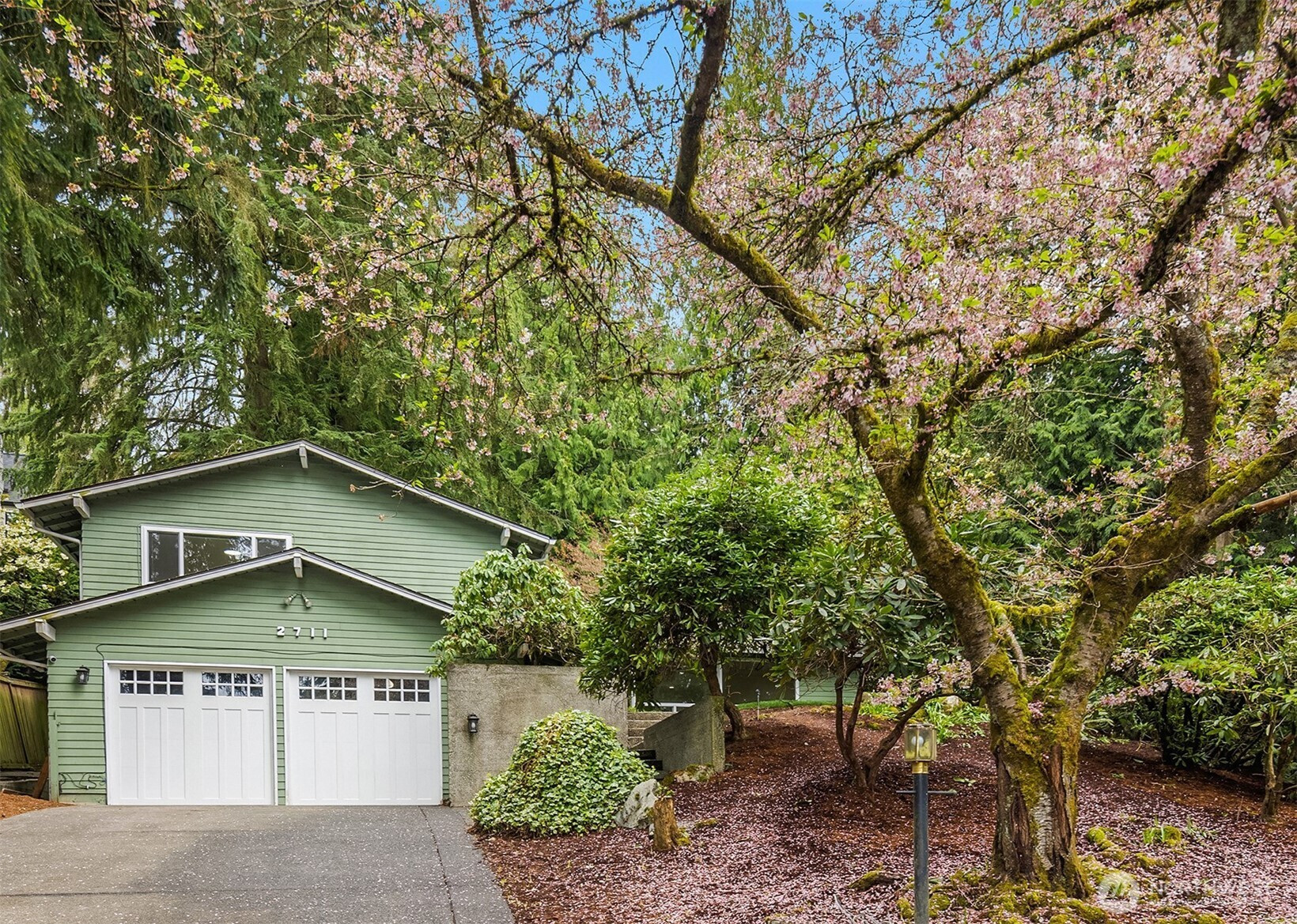 2711 101st Place NE, Bellevue, WA 98004