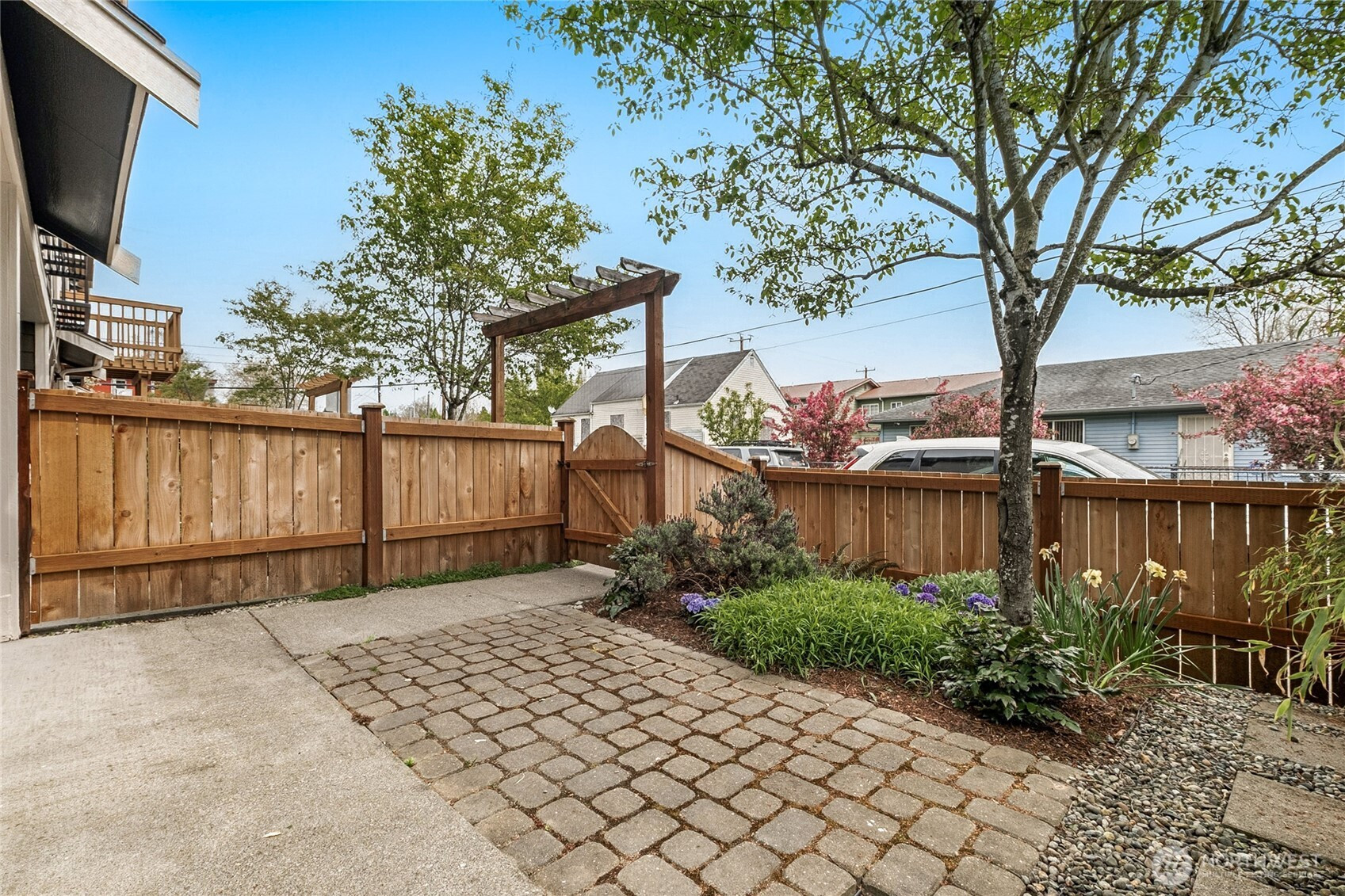 9011 46th Avenue S, Seattle, WA 98118