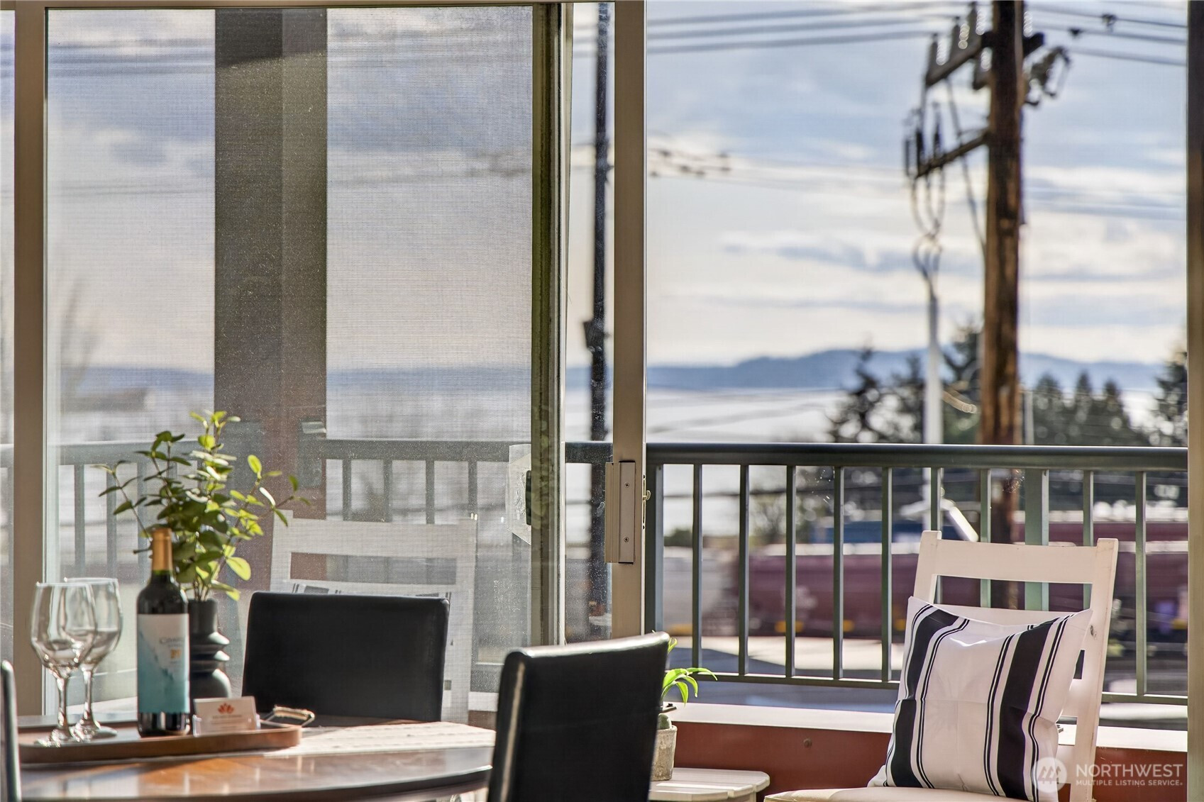 524 6th Avenue W, Seattle, WA 98119