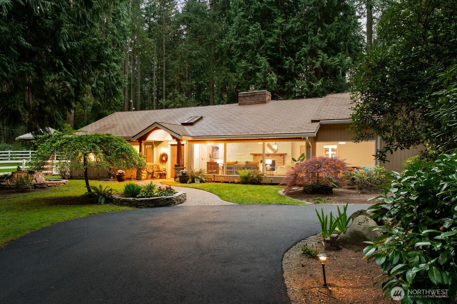 16 Bridlewood Circle, Kirkland, WA 98033