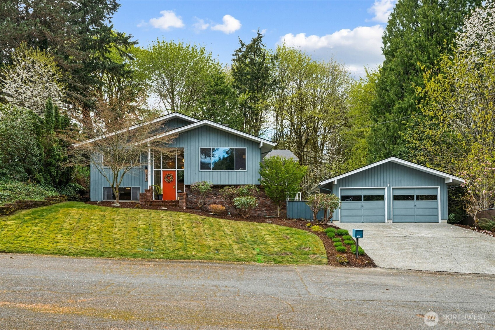 1828 Lakewood Circle SE, Olympia, WA 98501