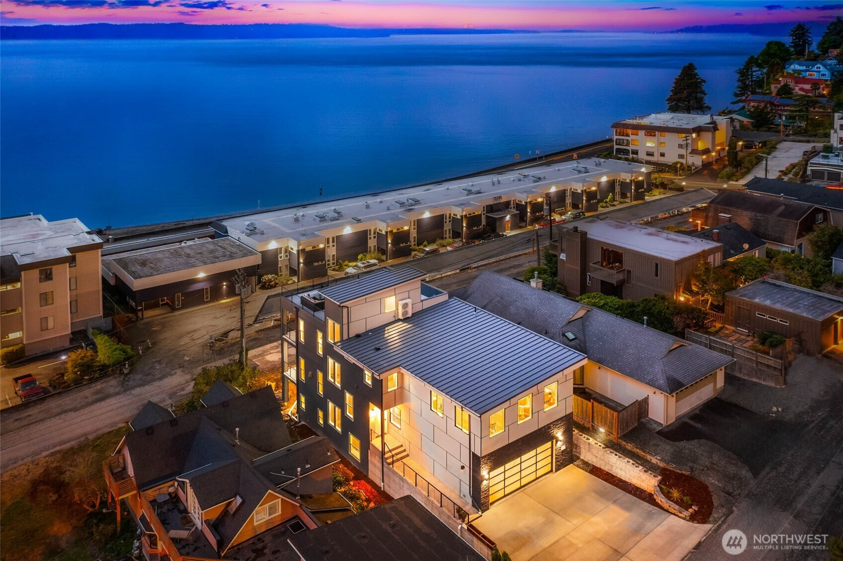 28132 8th Avenue S, Des Moines, WA 98198