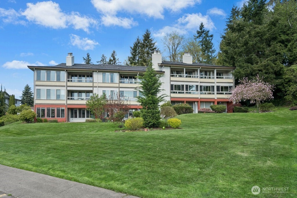 23407 Lakeview Drive, Mountlake Terrace, WA 98043