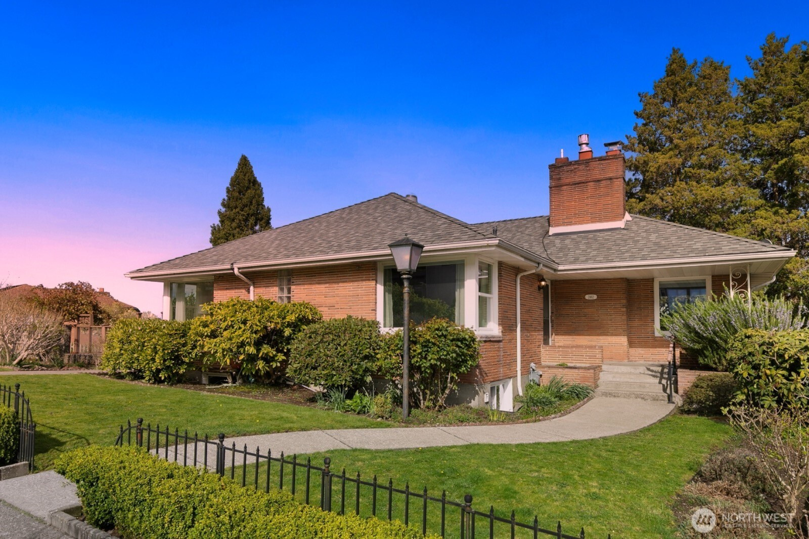 2462 36th Avenue W, Seattle, WA 98199